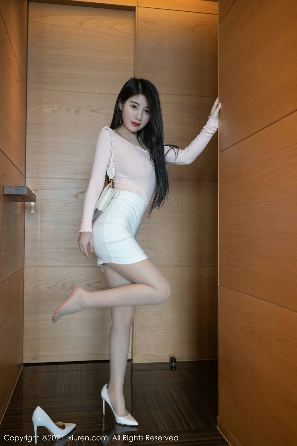 [XiuRen秀人网] 2021.07.12 No.3654 美七 Mia 粉色娇媚服饰主题系列 [75+1P] 