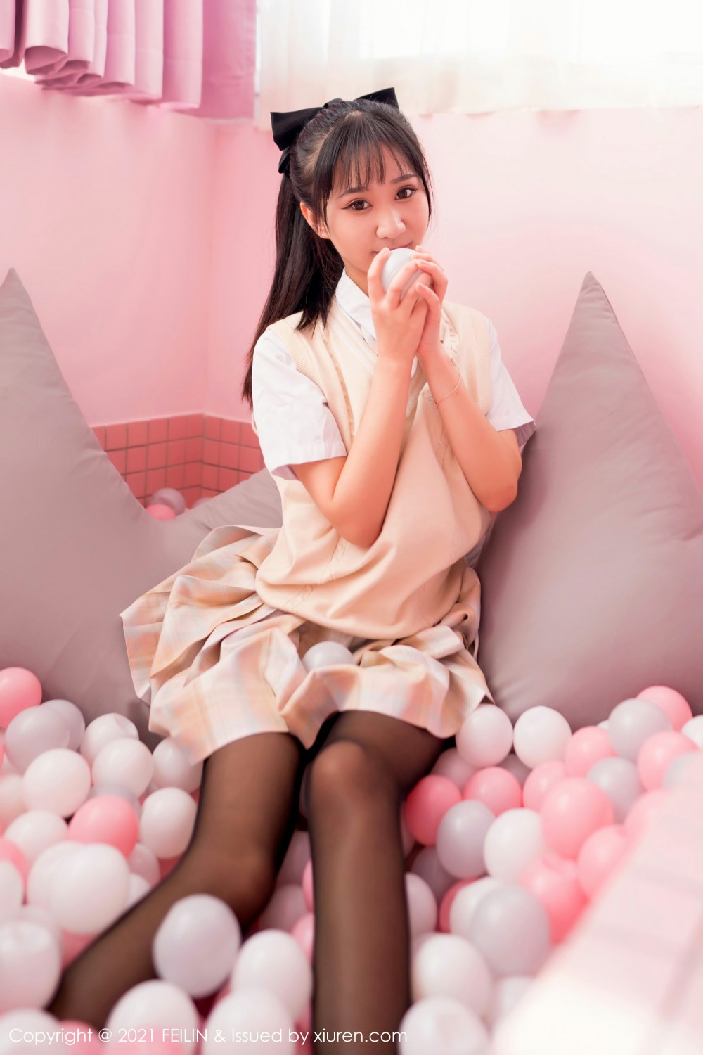 [FEILIN嗲囡囡] 2021.10.28 VOL.417 小果冻儿 黑丝制服 性感写真 [70+1P]