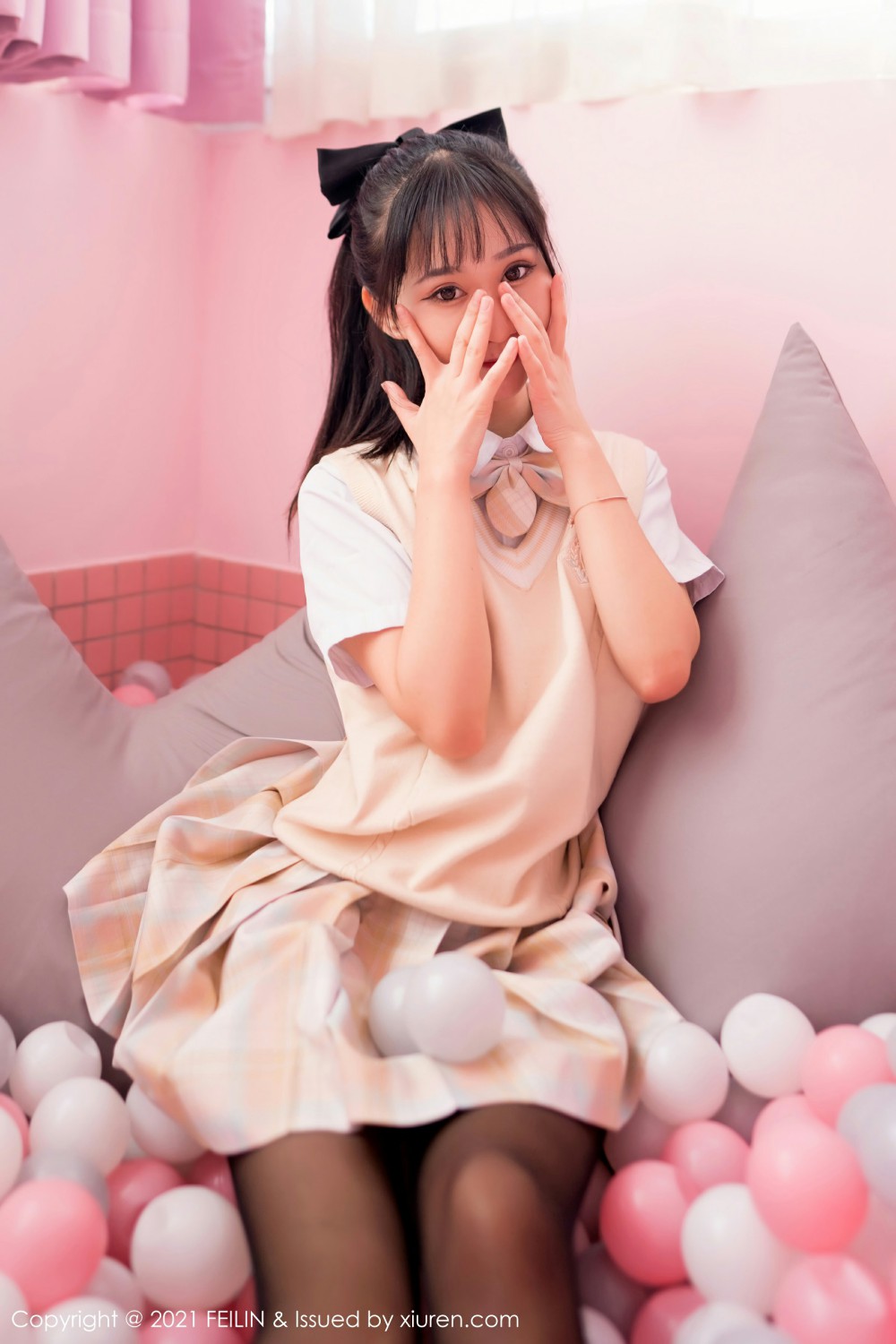 [FEILIN嗲囡囡] 2021.10.28 VOL.417 小果冻儿 黑丝制服 性感写真 [70+1P]