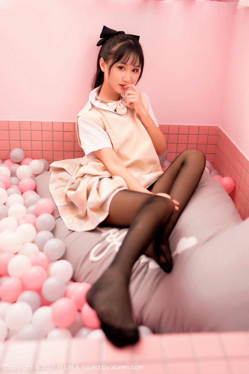 [FEILIN嗲囡囡] 2021.10.28 VOL.417 小果冻儿 黑丝制服 性感写真 [70+1P]