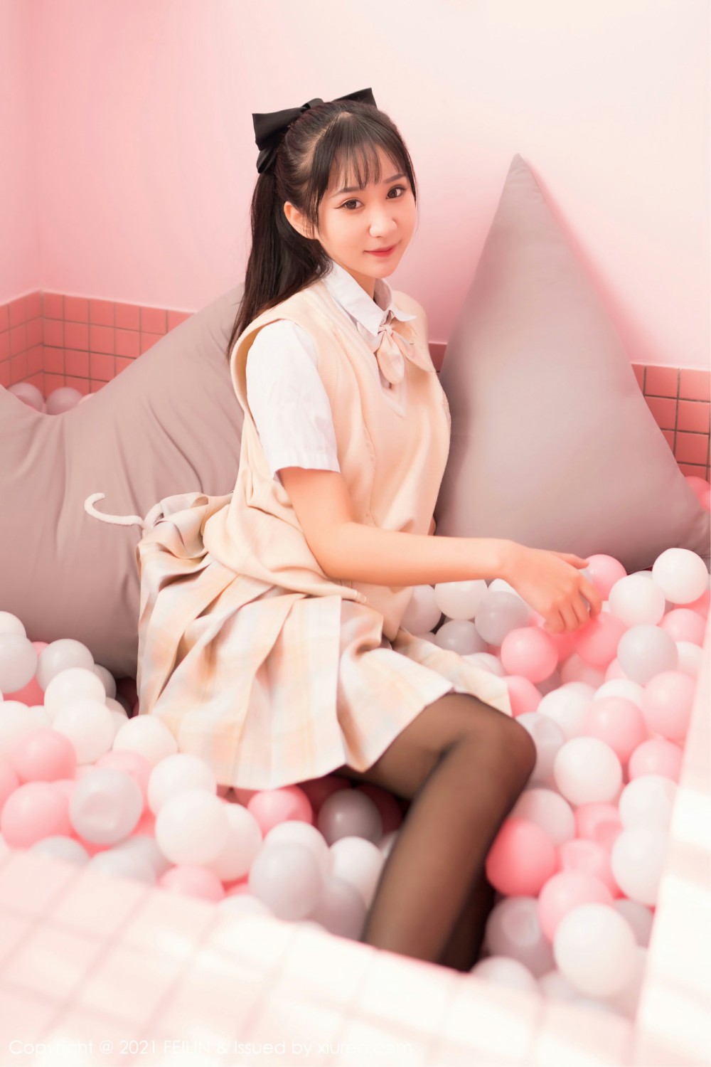 [FEILIN嗲囡囡] 2021.10.28 VOL.417 小果冻儿 黑丝制服 性感写真 [70+1P]