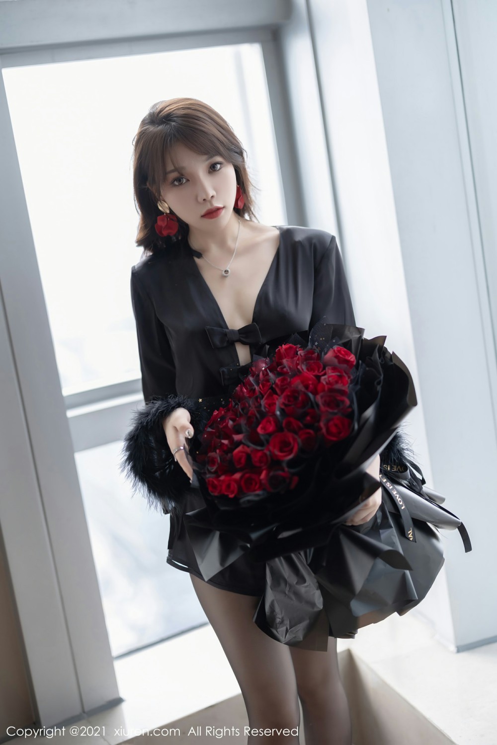 [XiuRen秀人网] 2021.11.11 No.4205 芝芝Booty 黑色服饰 性感写真 [84+1P]