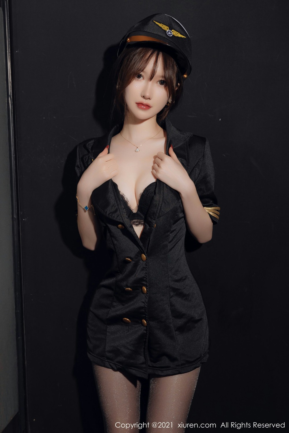 [XiuRen秀人网] 2021.12.17 No.4355 美桃酱 黑色空军制服搭配黑丝 [63+1P]