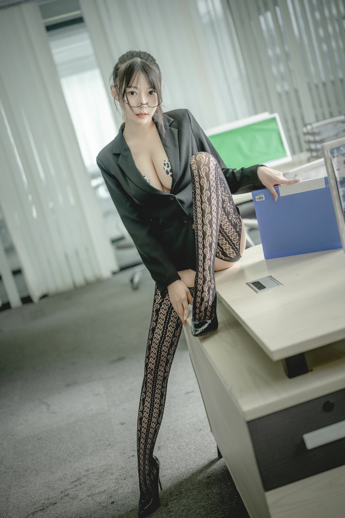 [COSPLAY]香草喵露露 – 黑色西装
