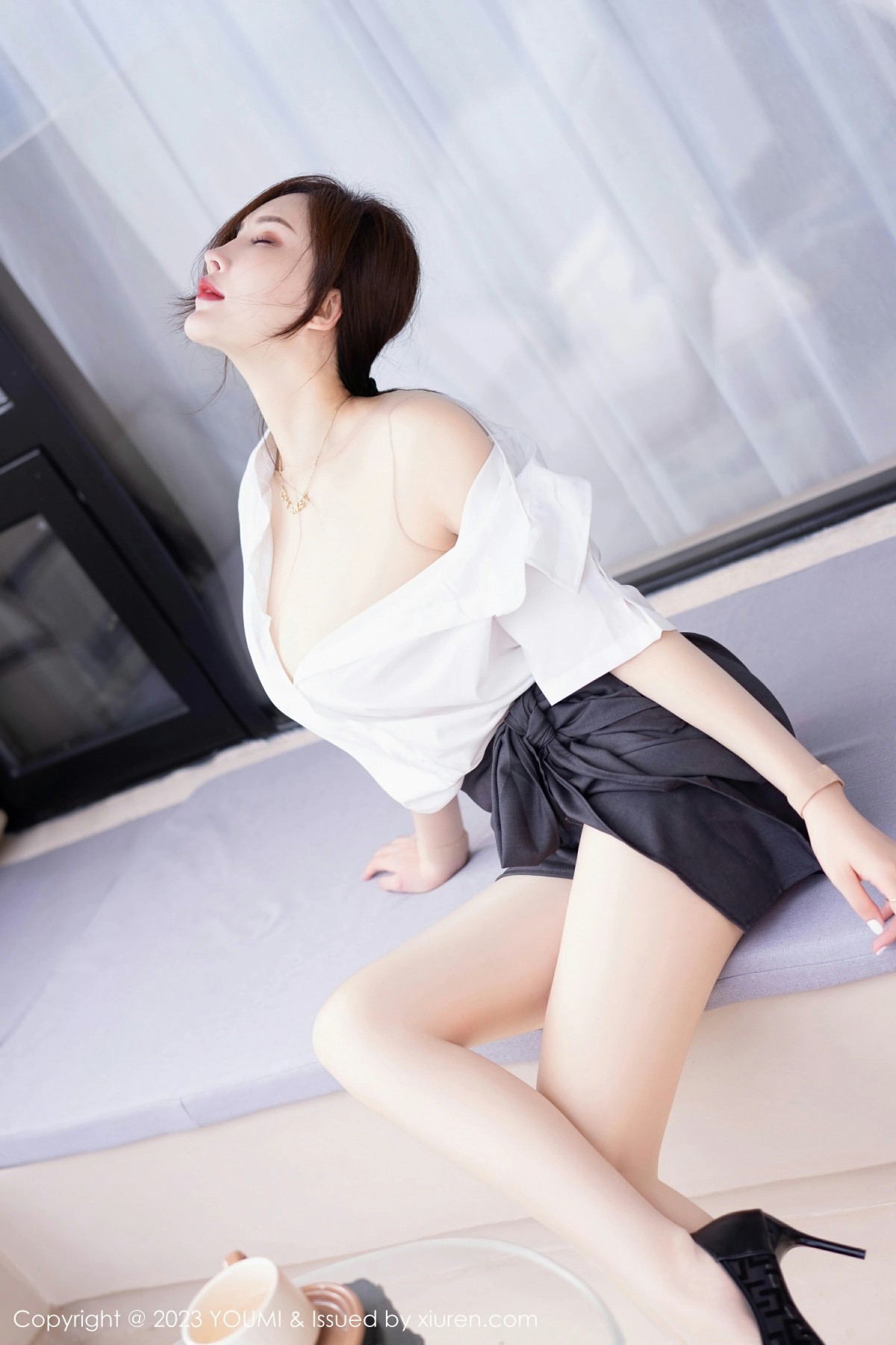 [YOUMI尤蜜荟] 2023.10.31 VOL.998 Carol周妍希 黑色短裙 原色丝袜 性感写真 [73+1P]