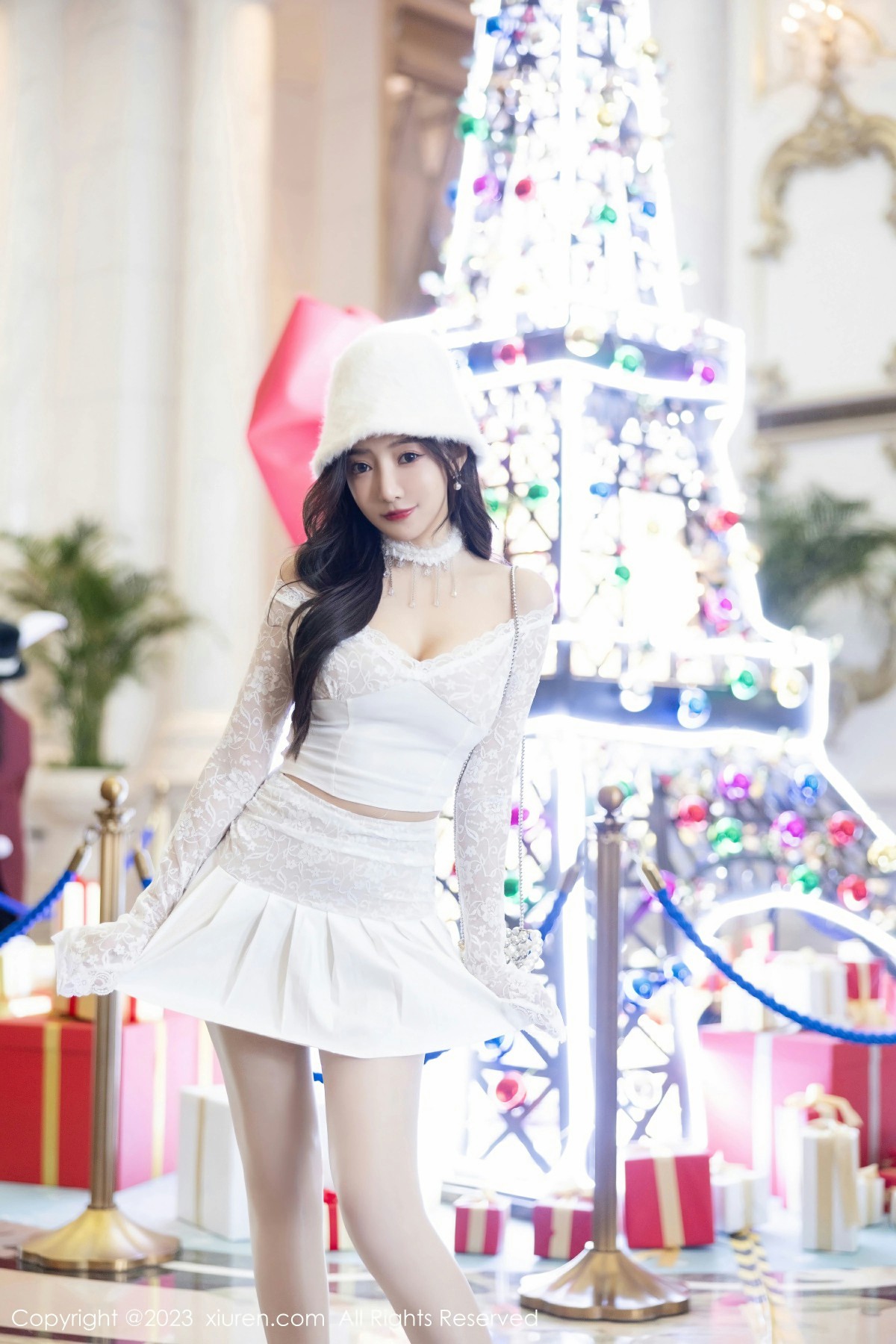[XiuRen秀人网] 2023.12.25 No.7863 王馨瑶yanni 红色圣诞主题服 性感写真 [91+1P]