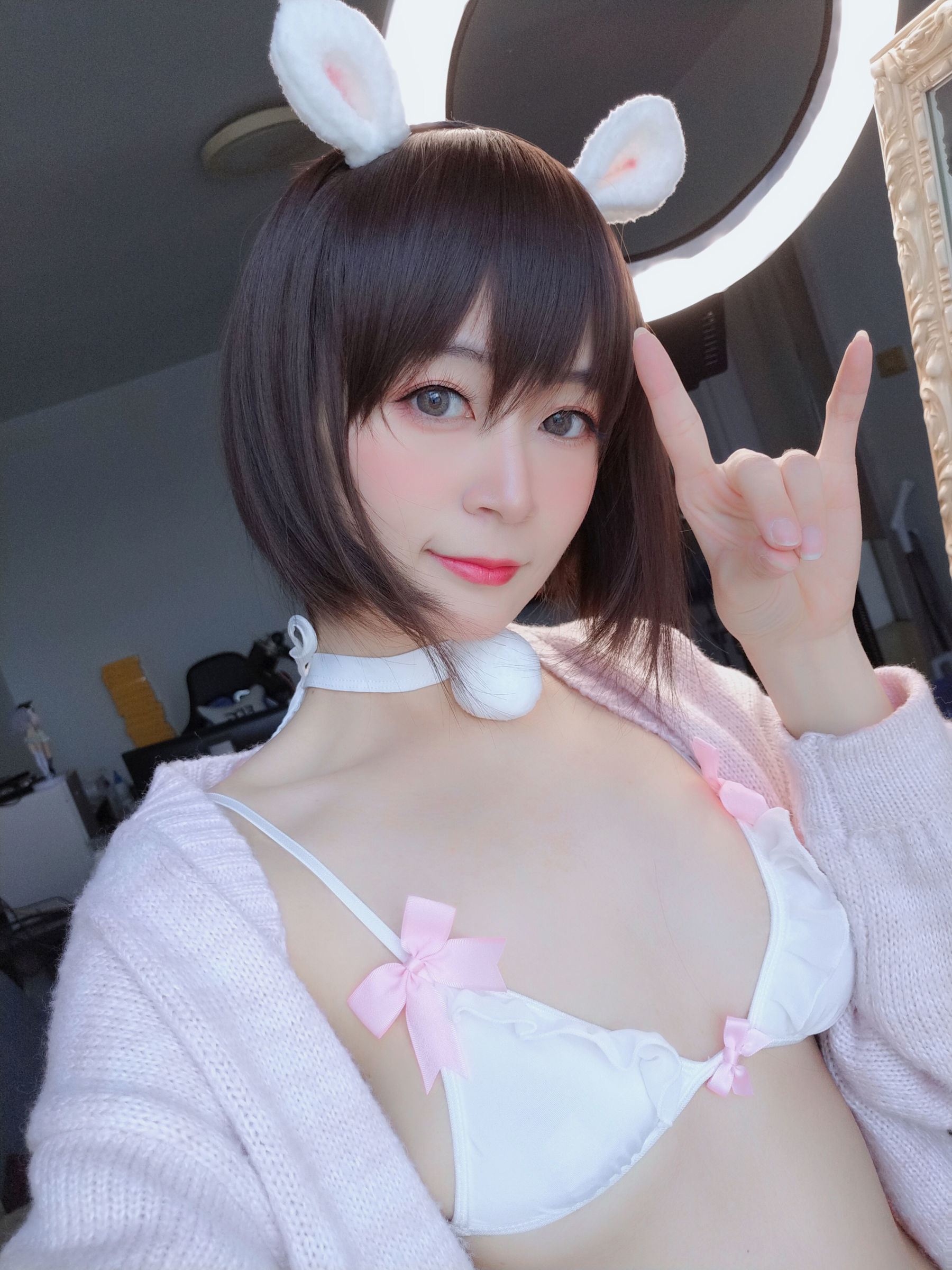 [COSPLAY] Coser小姐姐白银 – 可爱兔子
