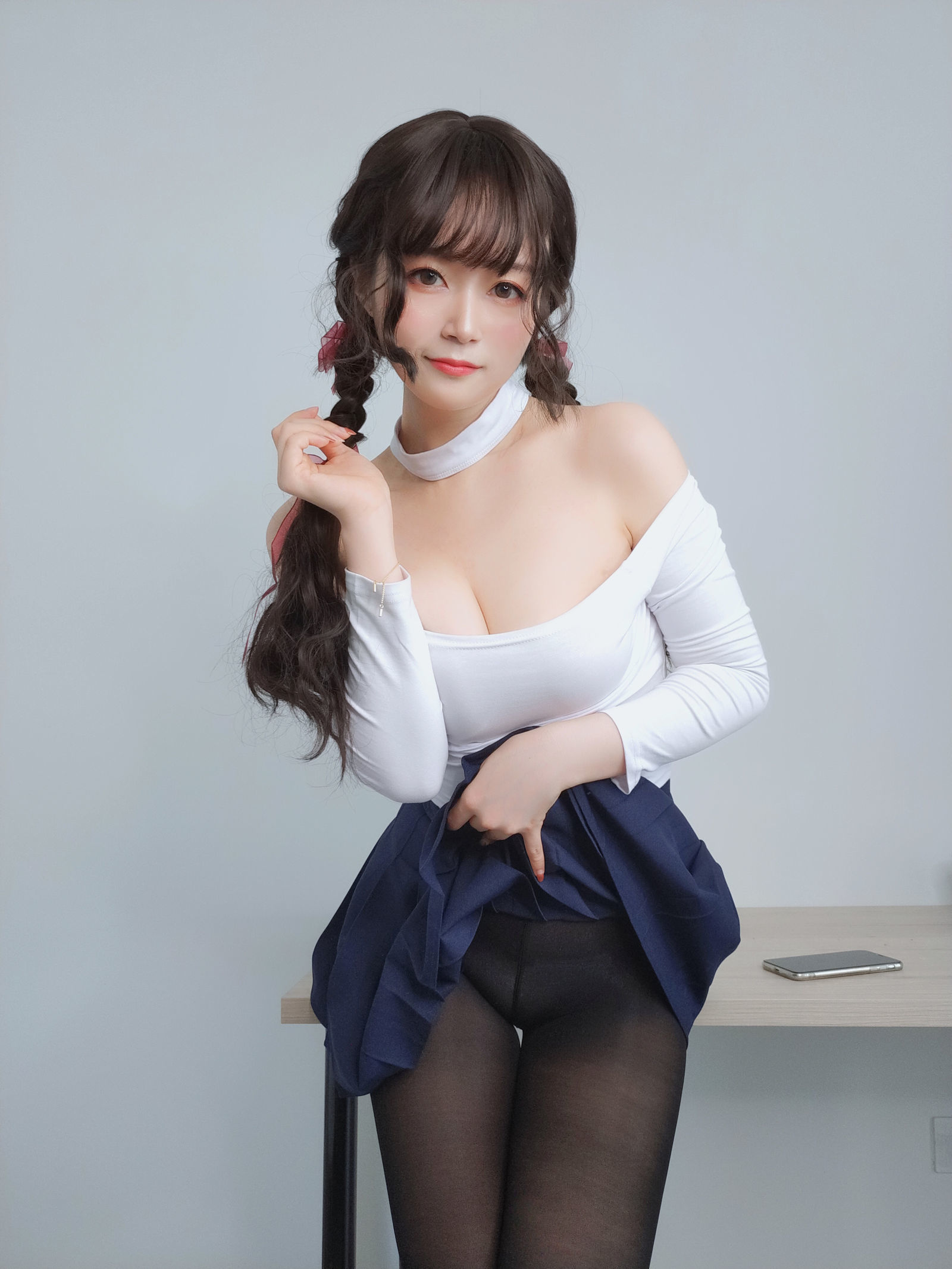 [COSPLAY] Coser小姐姐白银 – 邻家大姐姐的黑丝1