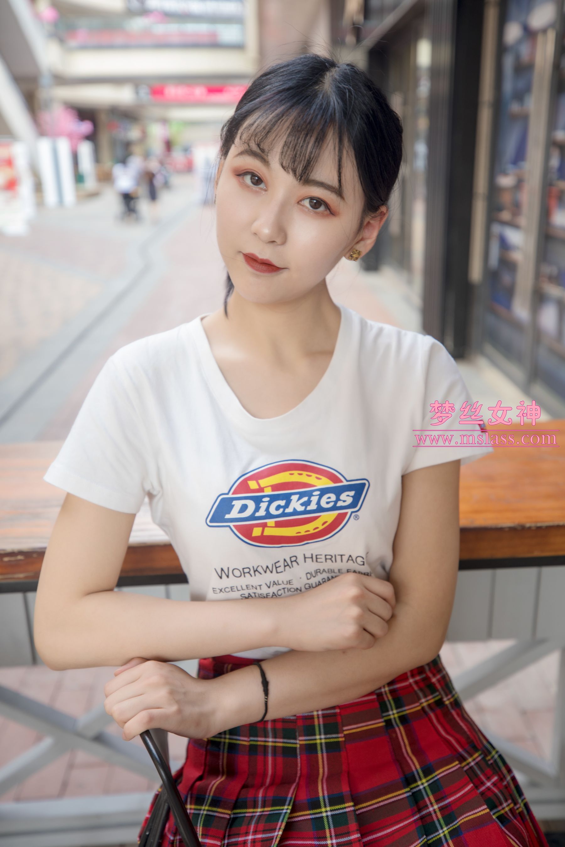 [MSLASS梦丝女神] 可岚 油光丝袜的少女