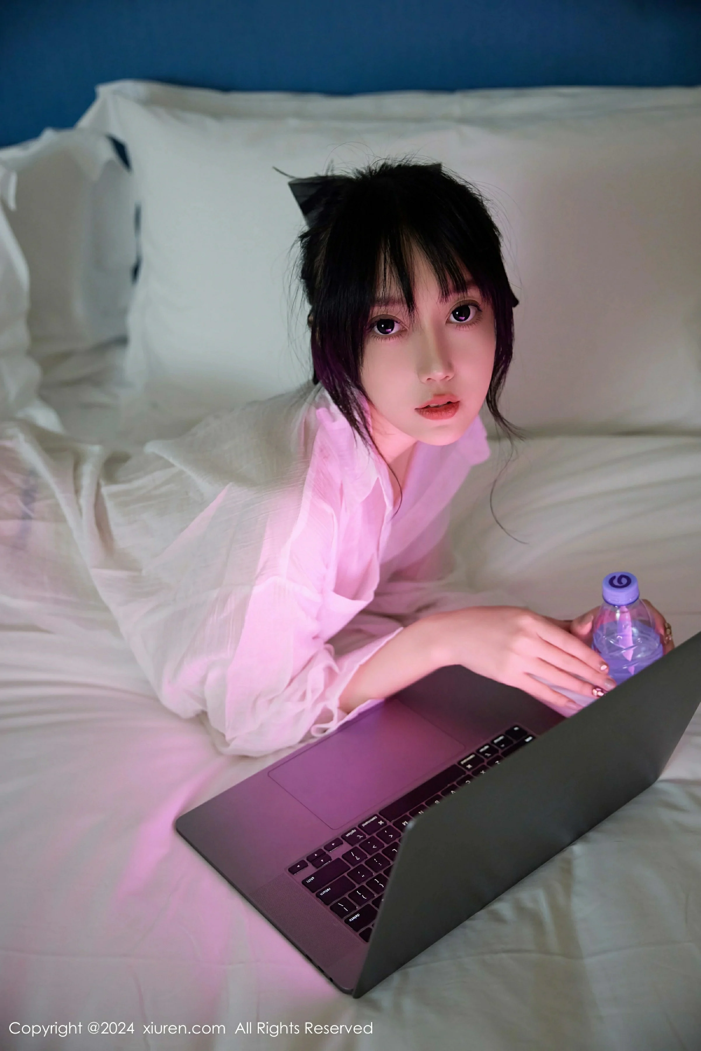 [XiuRen秀人网] 2024.10.12 No.9274 玥儿玥er 性感白色衬衫 诱人白色丝袜 杭州心愿旅拍写真 [75+1P]