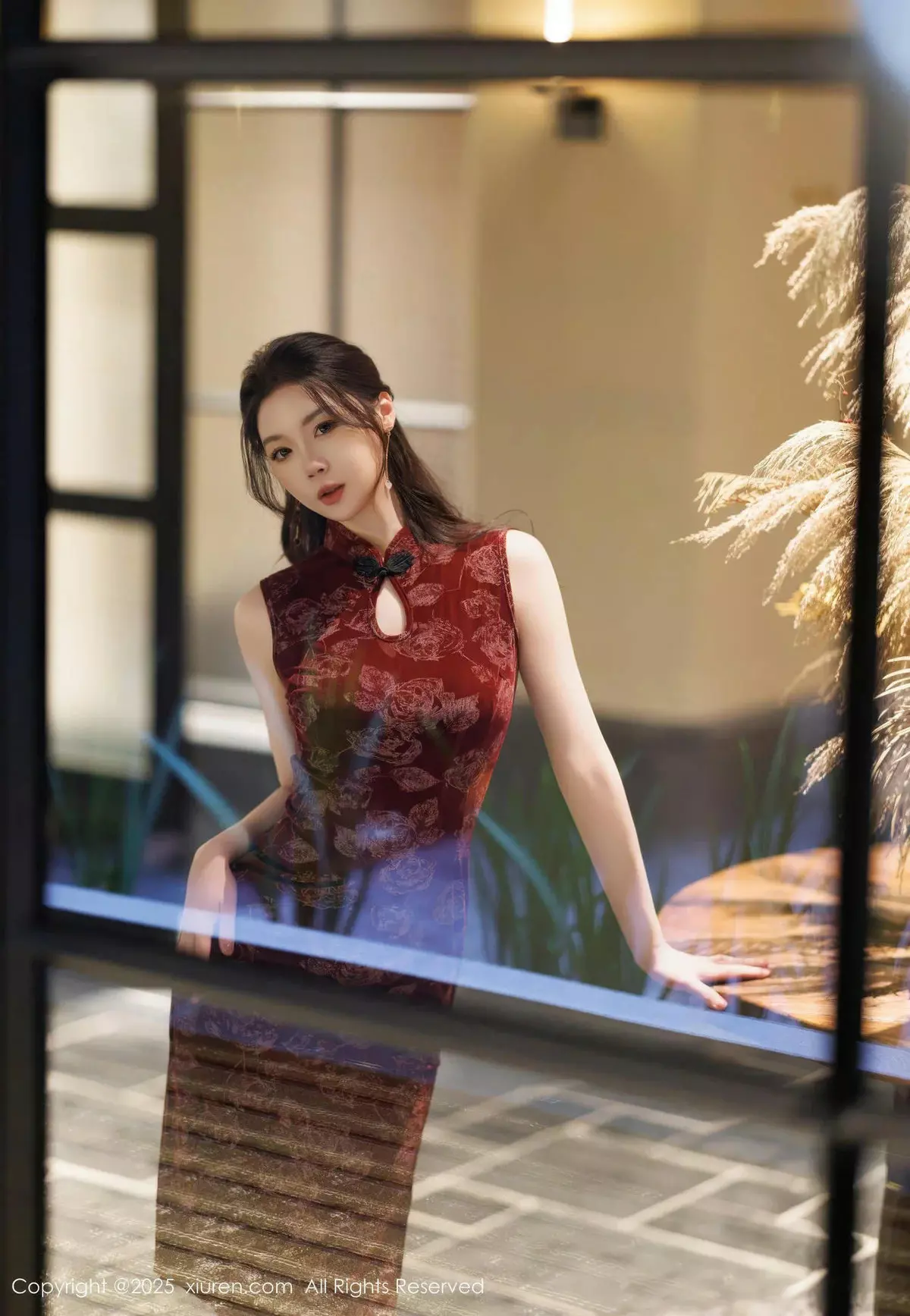 [XiuRen秀人网] 2025.04.02 No.10106 梦心玥 红色旗袍 魅惑黑丝 西安旅拍写真 [82+1P]