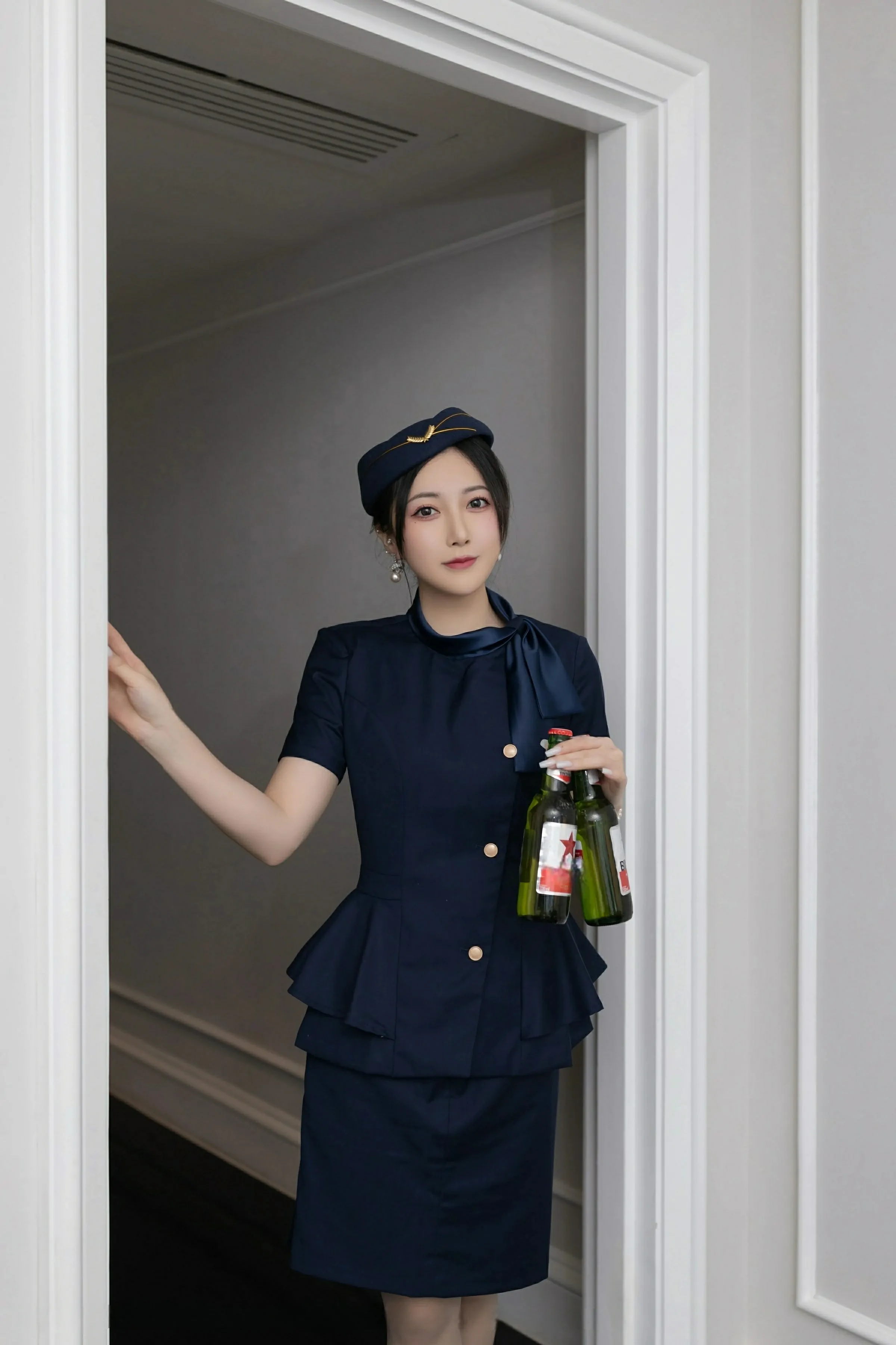 [XiuRen秀人网] 2025.04.11 No.10142 鱼子酱Fish 性感空姐制服诱惑 印尼旅拍写真 [80+1P]
