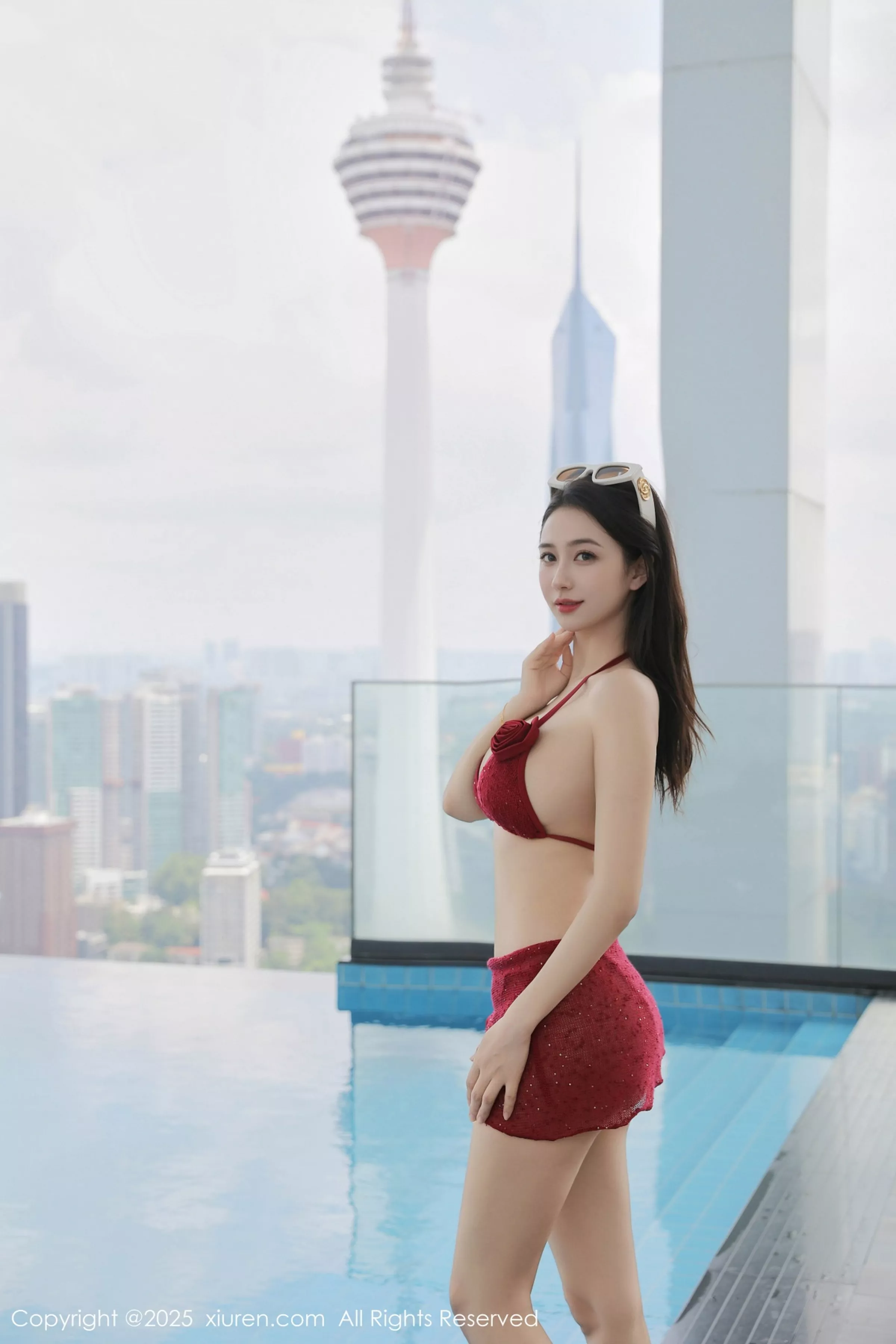 [XiuRen秀人网] 2025.04.18 No.10172 Candy糖糖 性感红色比基尼 马来西亚旅拍写真 [82+1P]