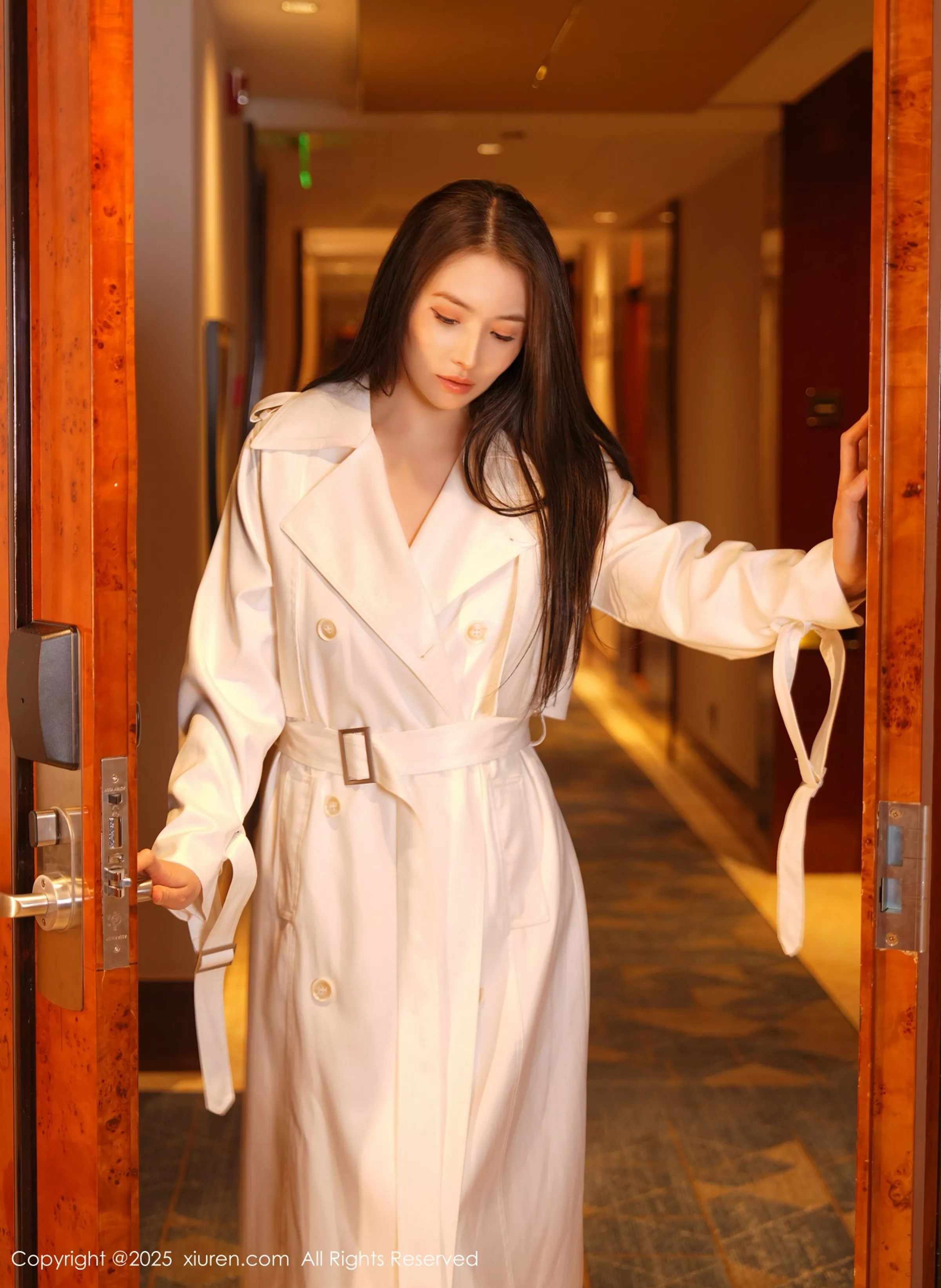 [XiuRen秀人网] 2025.04.21 No.10174 娅轩ELVA 红色情趣内衣 性感写真 [48+1P]