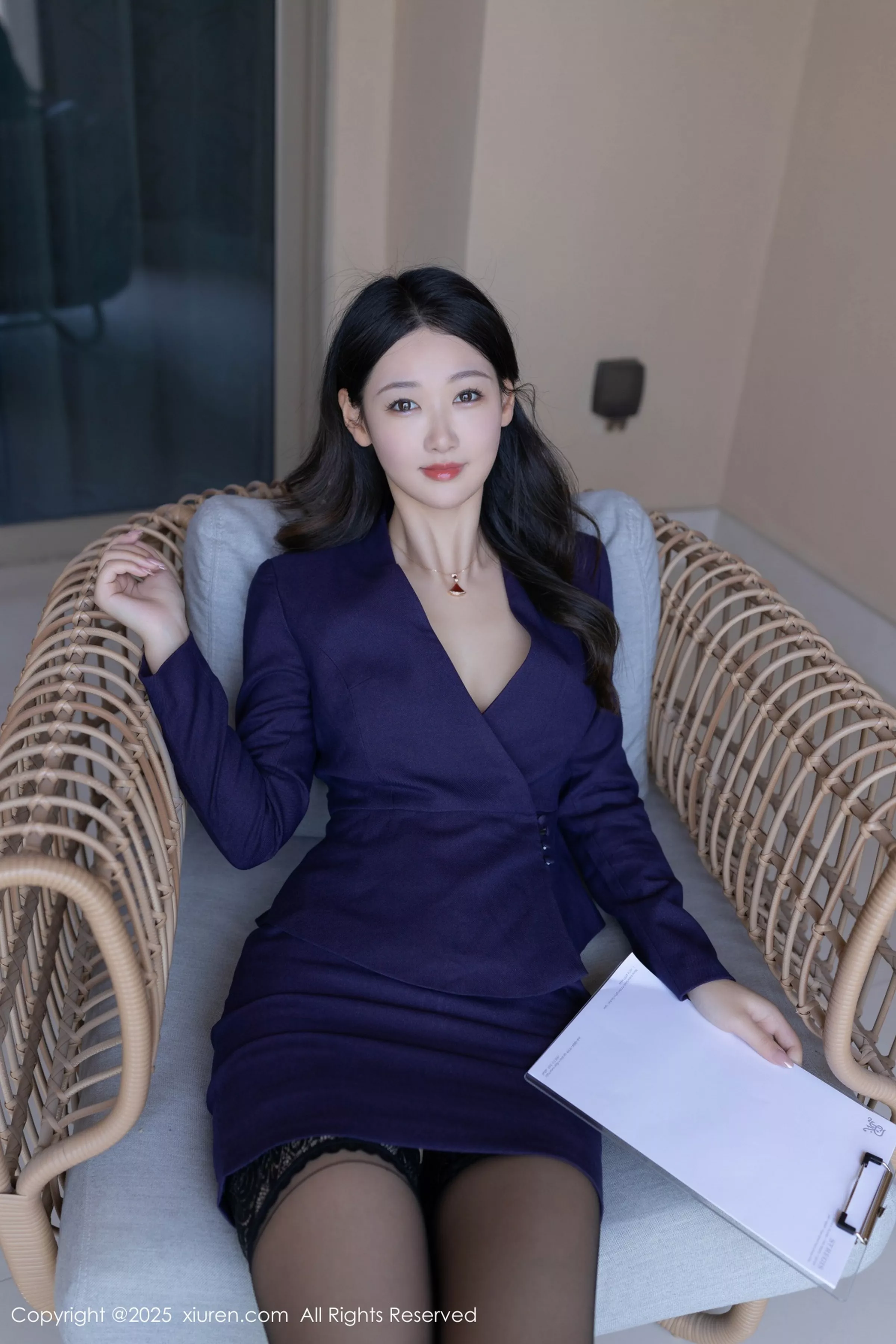[XiuRen秀人网] 2025.04.21 No.10178 唐安琪 性感深蓝色OL服饰 卡塔尔旅拍写真 [80+1P]