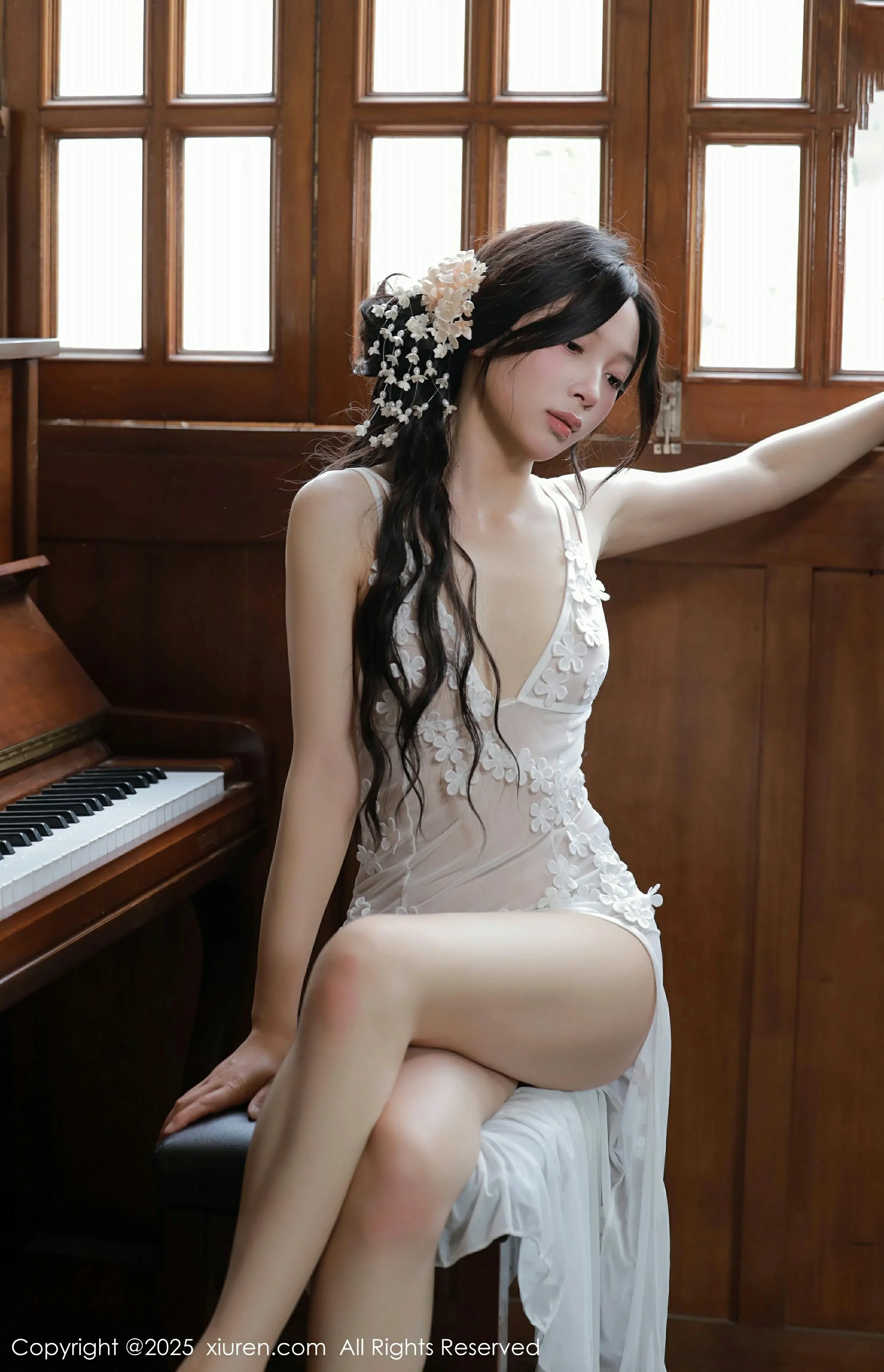 [XiuRen秀人网] 2025.04.25 No.10198 橙子酱Lillian 新人首套写真 性感白色蕾丝服饰裙 [78+1P]