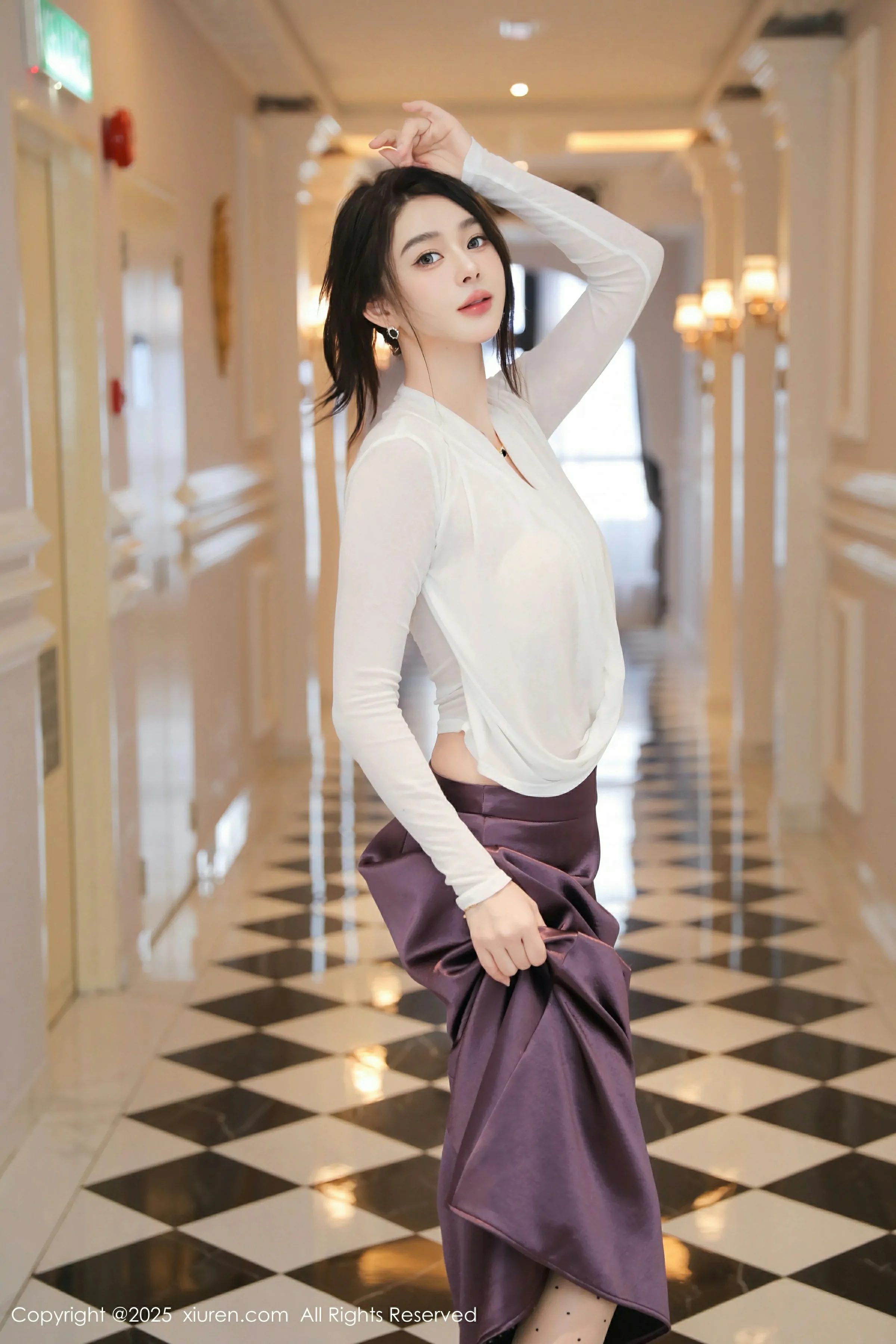 [XiuRen秀人网] 2025.04.25 No.10201 Candy糖糖 性感紫色裙子 马来西亚旅拍写真 [75+1P]