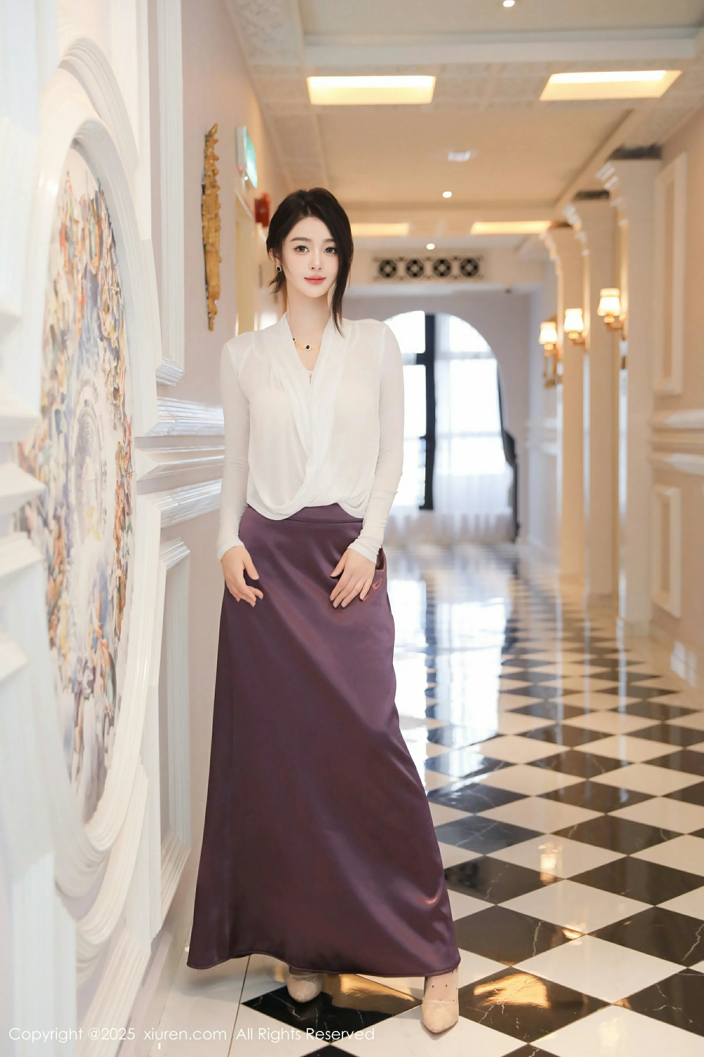 [XiuRen秀人网] 2025.04.25 No.10201 Candy糖糖 性感紫色裙子 马来西亚旅拍写真 [75+1P]