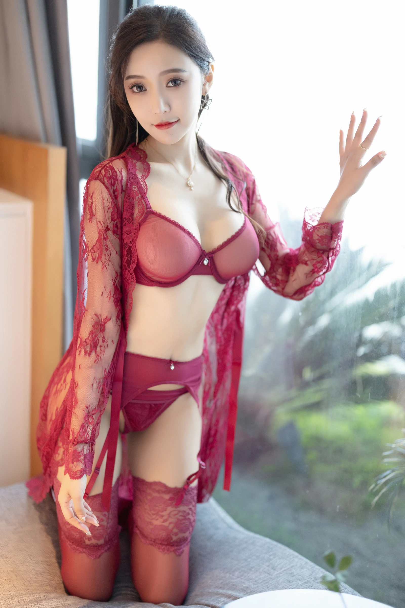 [秀人内购] 王馨瑶Yanni 诱人私拍福利 红色情趣套装