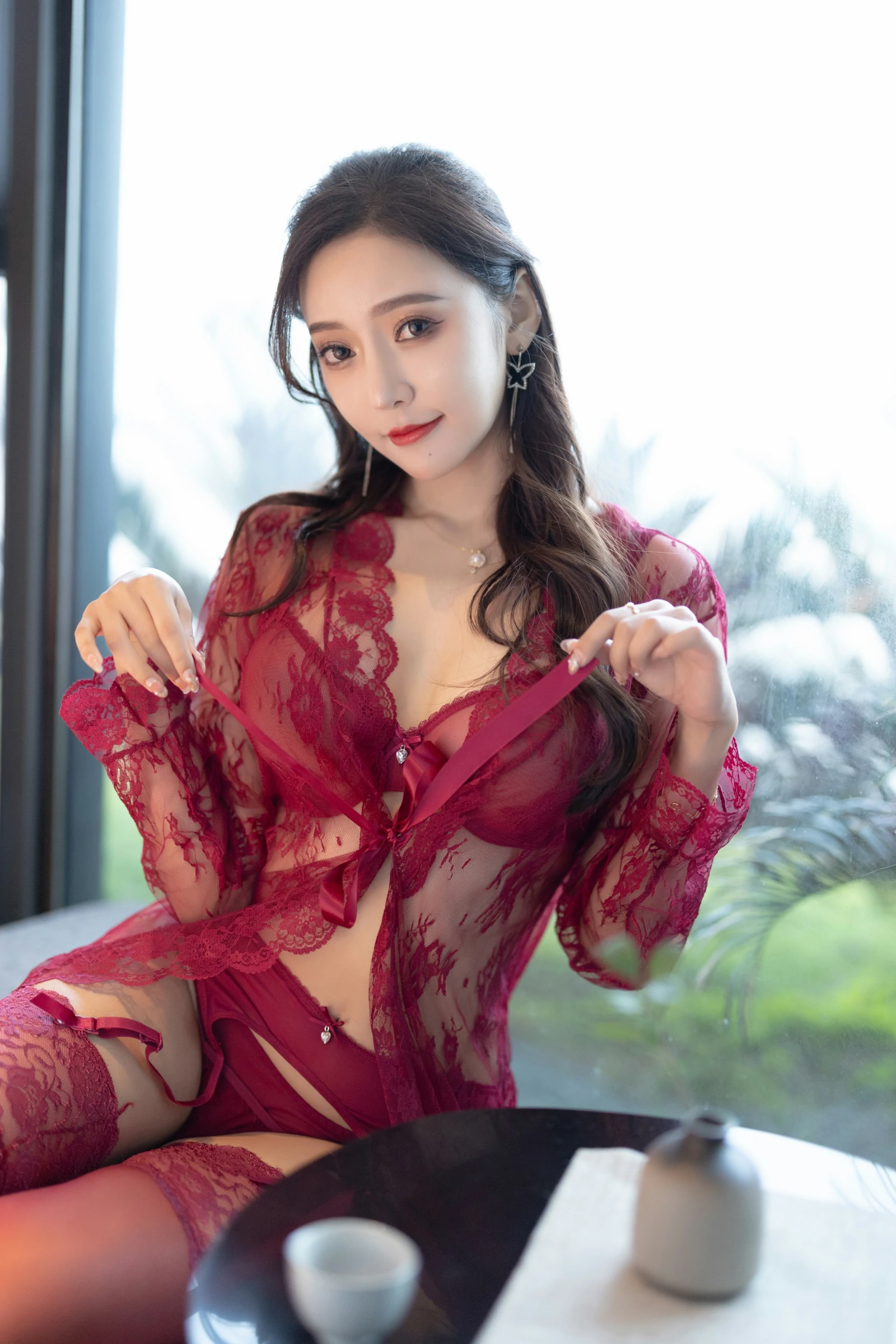 [秀人内购] 王馨瑶Yanni 诱人私拍福利 红色情趣套装