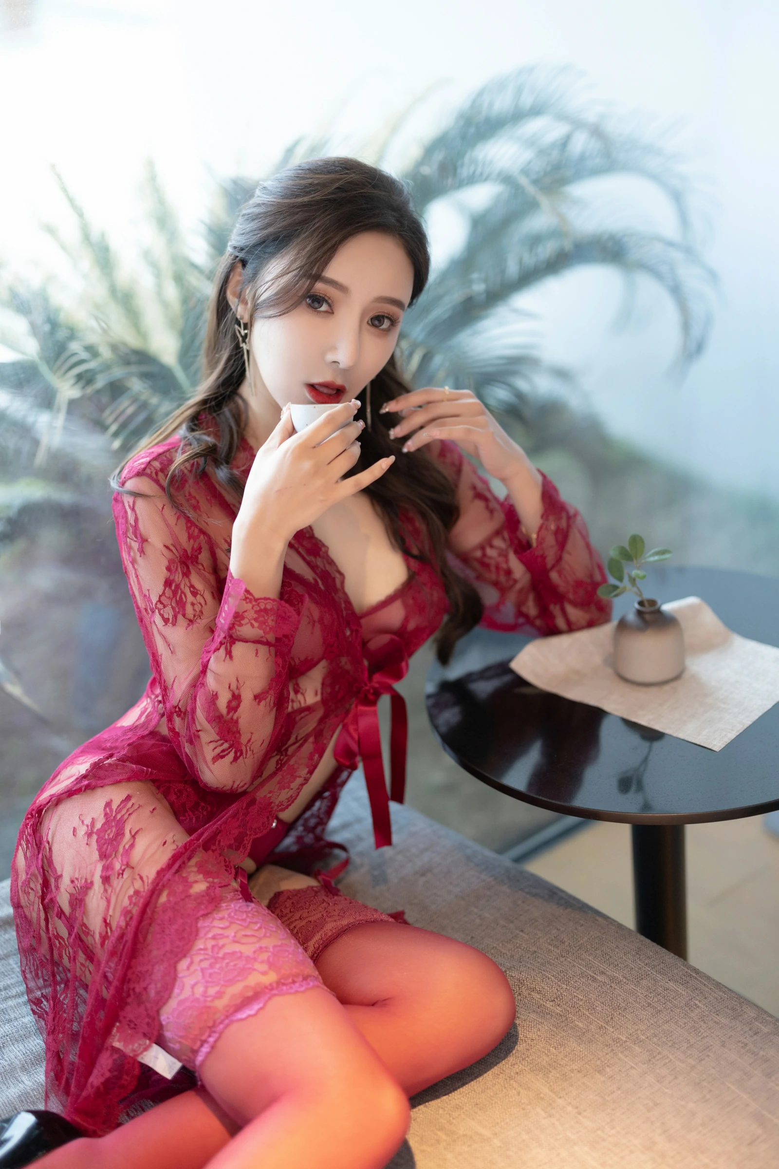 [秀人内购] 王馨瑶Yanni 诱人私拍福利 红色情趣套装