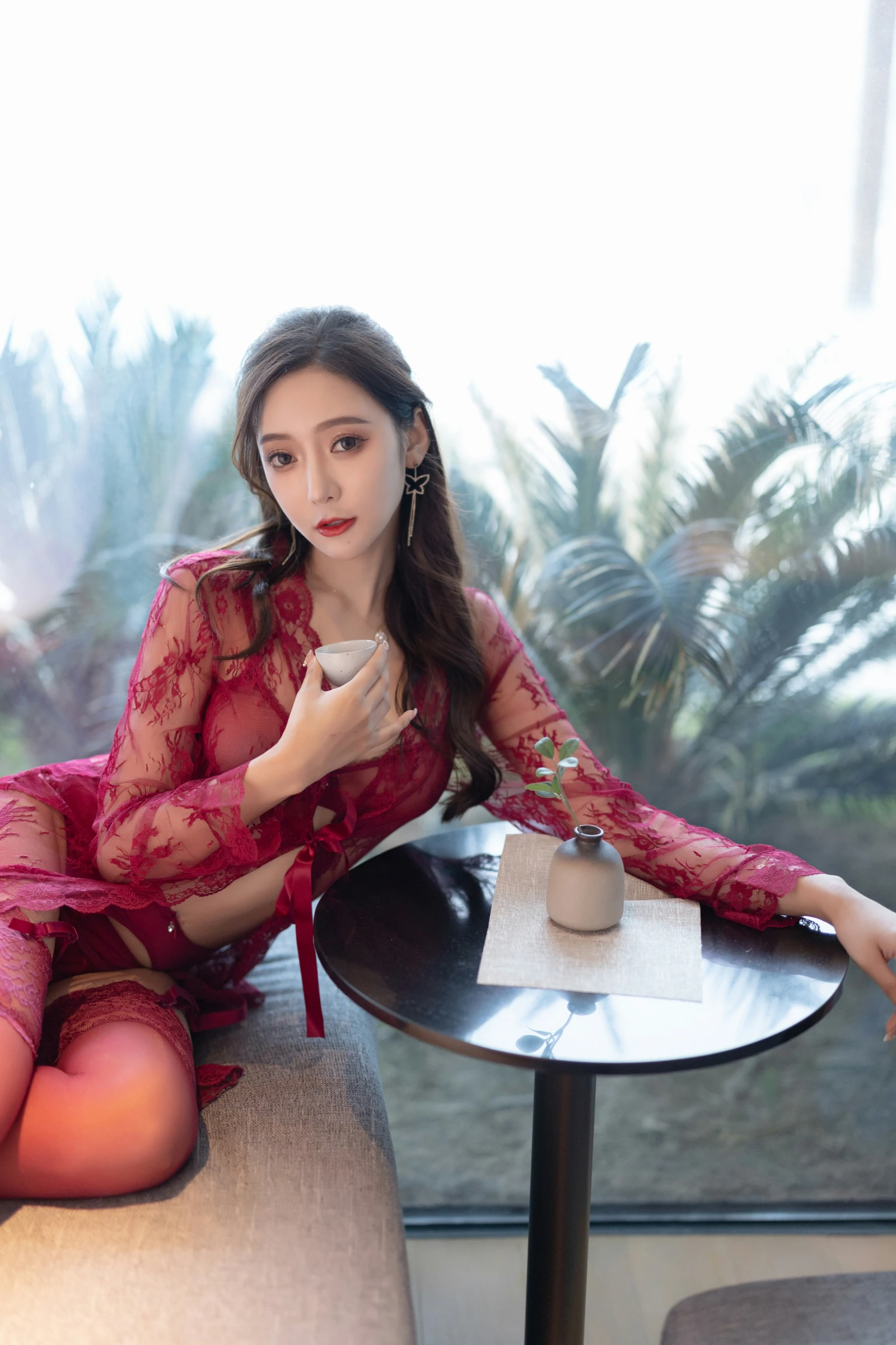 [秀人内购] 王馨瑶Yanni 诱人私拍福利 红色情趣套装