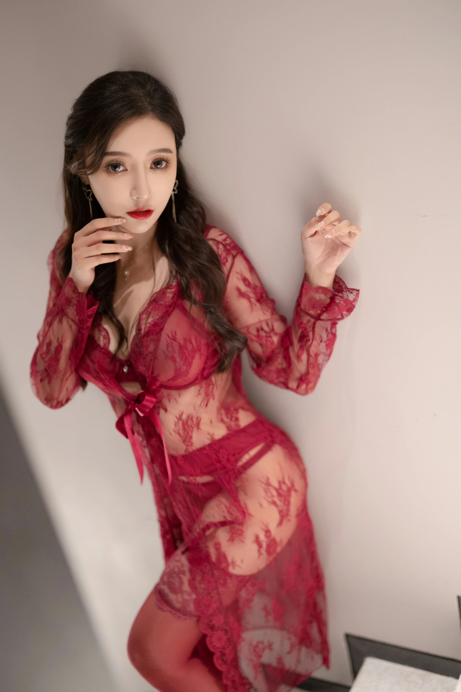 [秀人内购] 王馨瑶Yanni 诱人私拍福利 红色情趣套装
