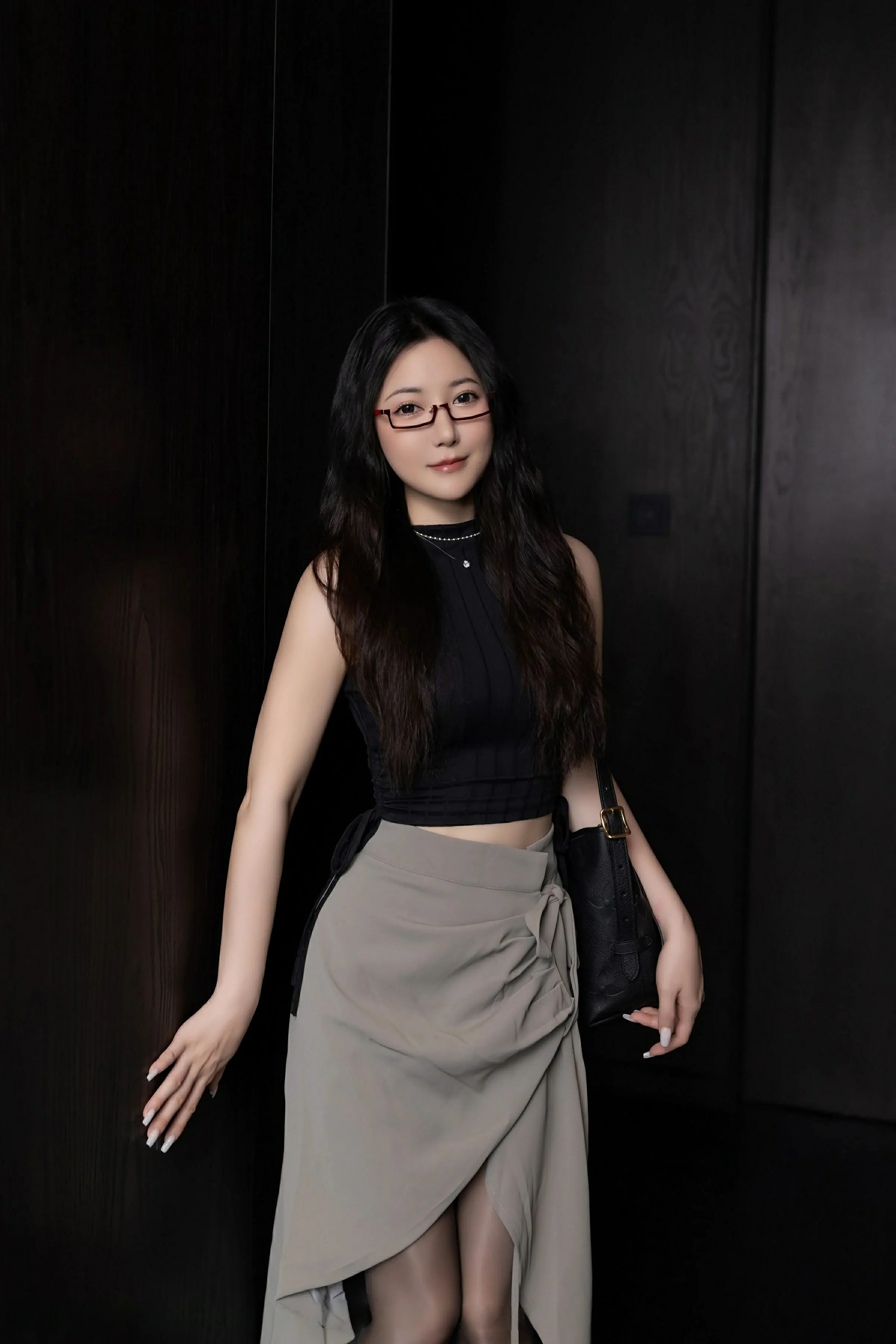 [XiuRen秀人网] 2025.04.30 No.10231 鱼子酱Fish 性感紫色内衣 印尼旅拍写真 [80+1P]