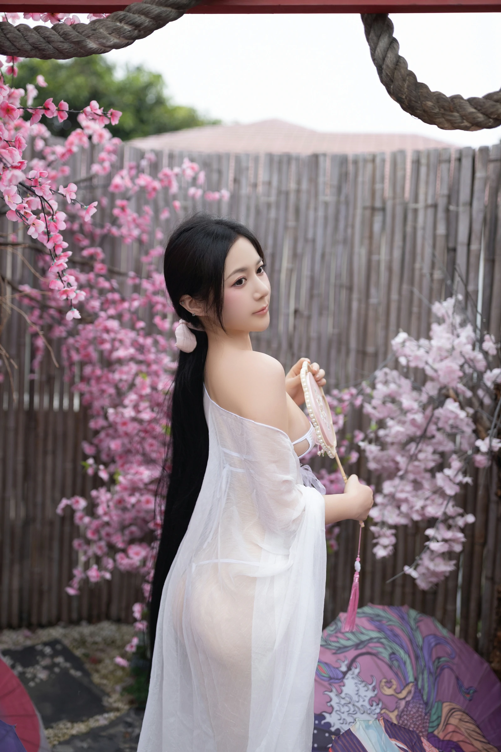 [秀人内购] 鱼子酱Fish 诱人私拍福利 花想容
