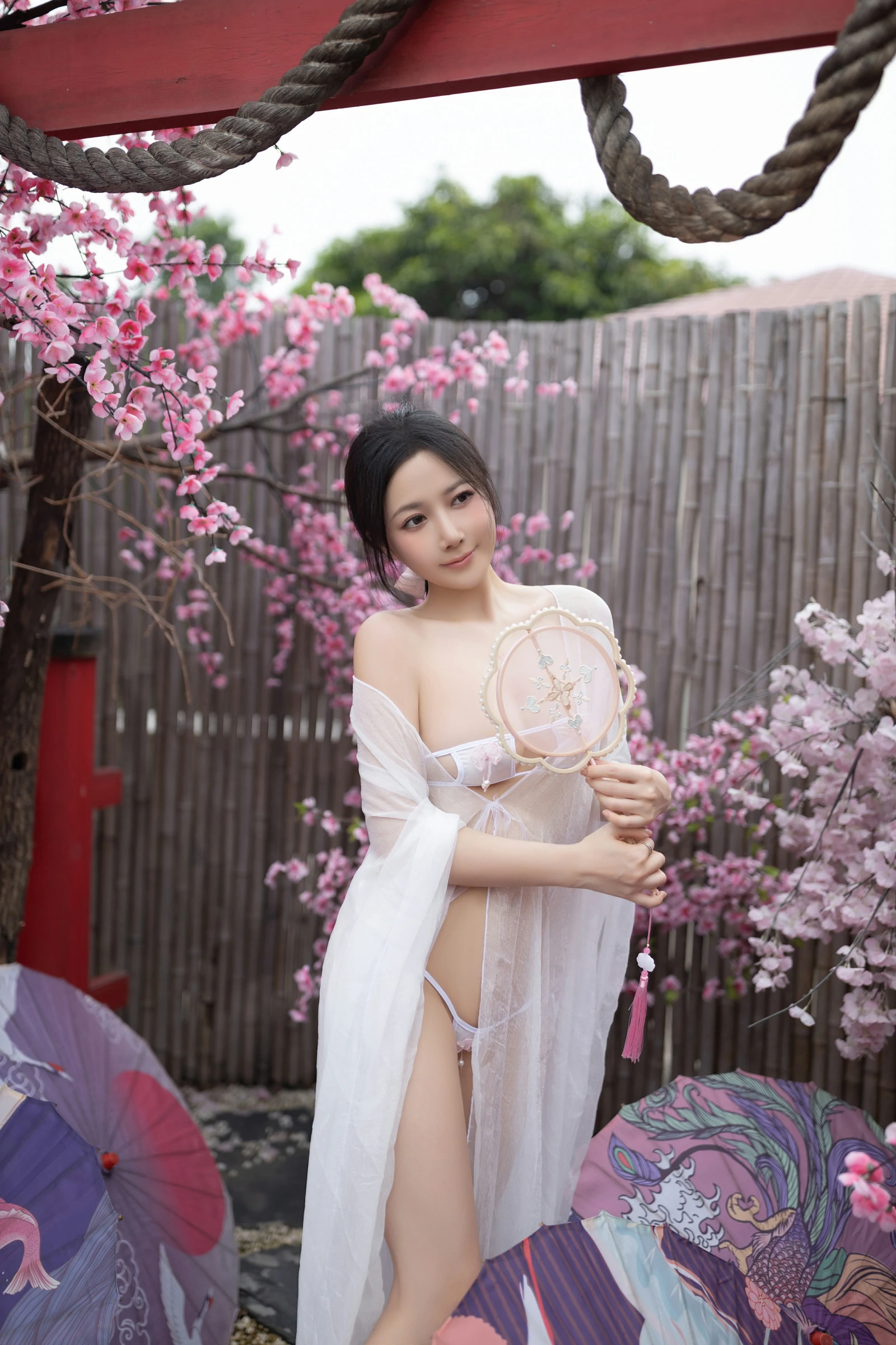 [秀人内购] 鱼子酱Fish 诱人私拍福利 花想容