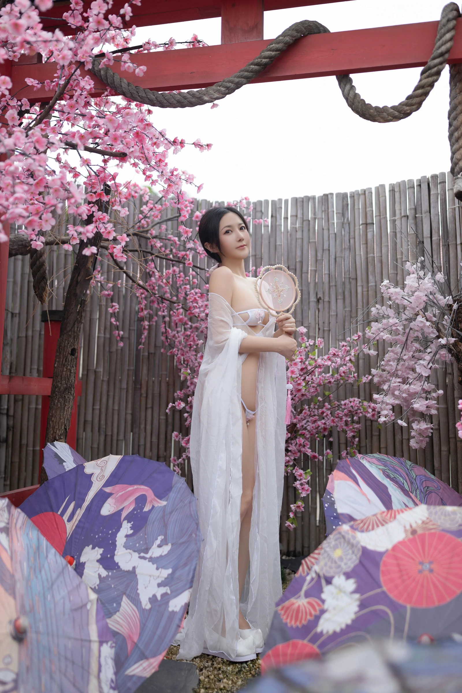 [秀人内购] 鱼子酱Fish 诱人私拍福利 花想容