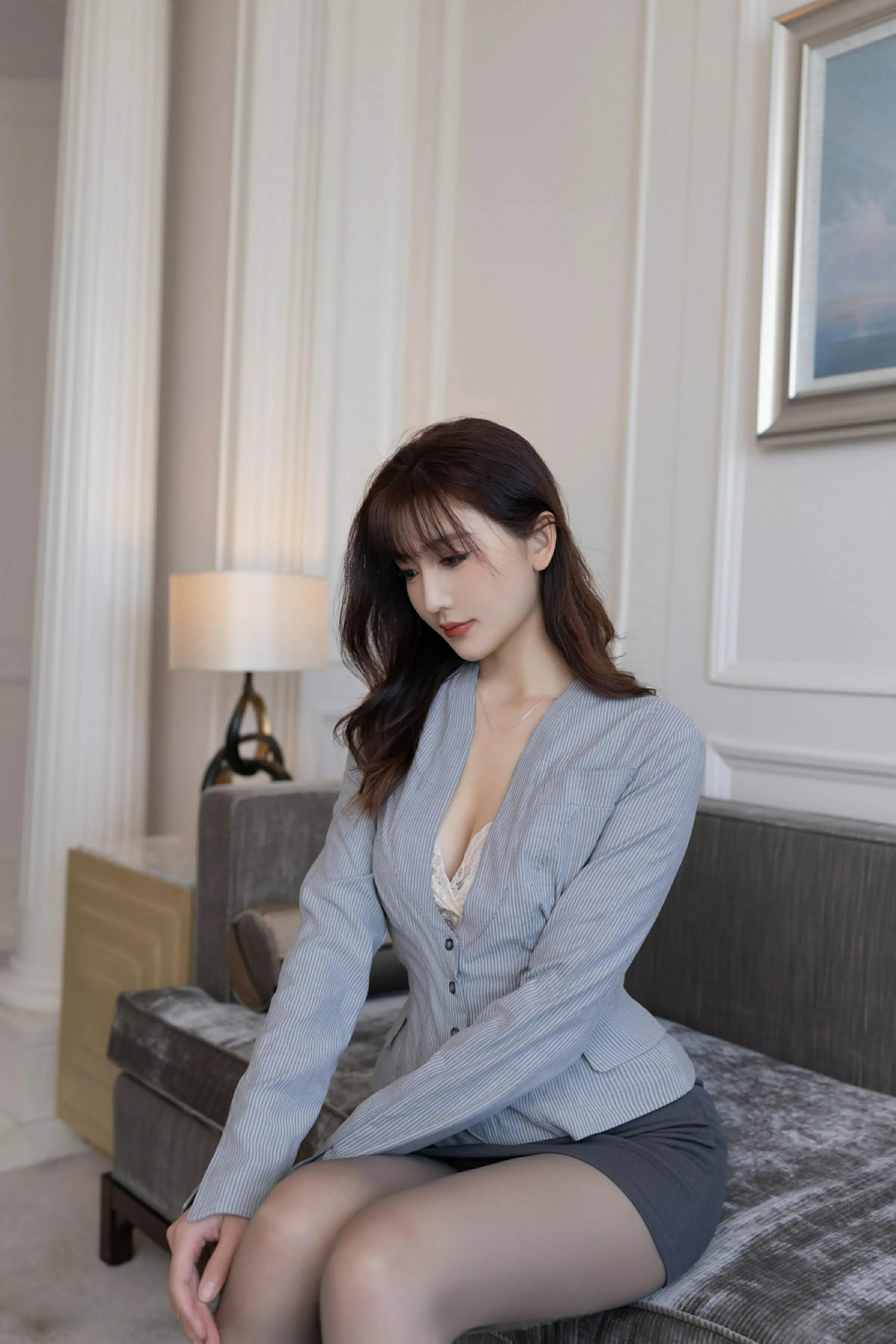 [XIUREN秀人网] 2025.05.15 No.10282 陆萱萱 灰色OL服饰 魅惑黑丝 性感写真 [80+1P]