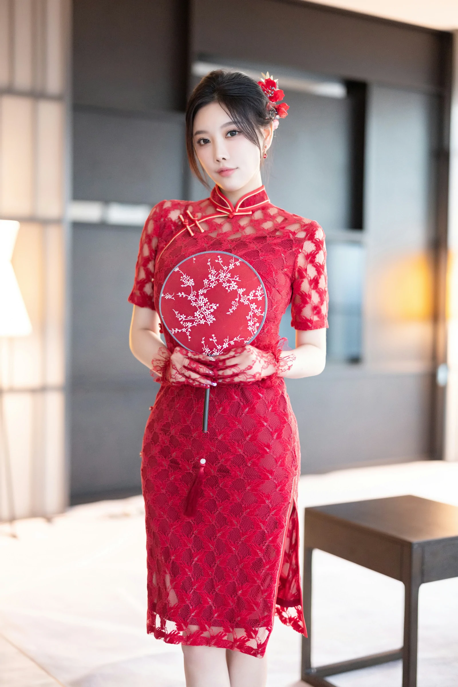 [秀人内购] 杨晨晨Yome 诱人私拍福利 黑色透视 新春旗袍