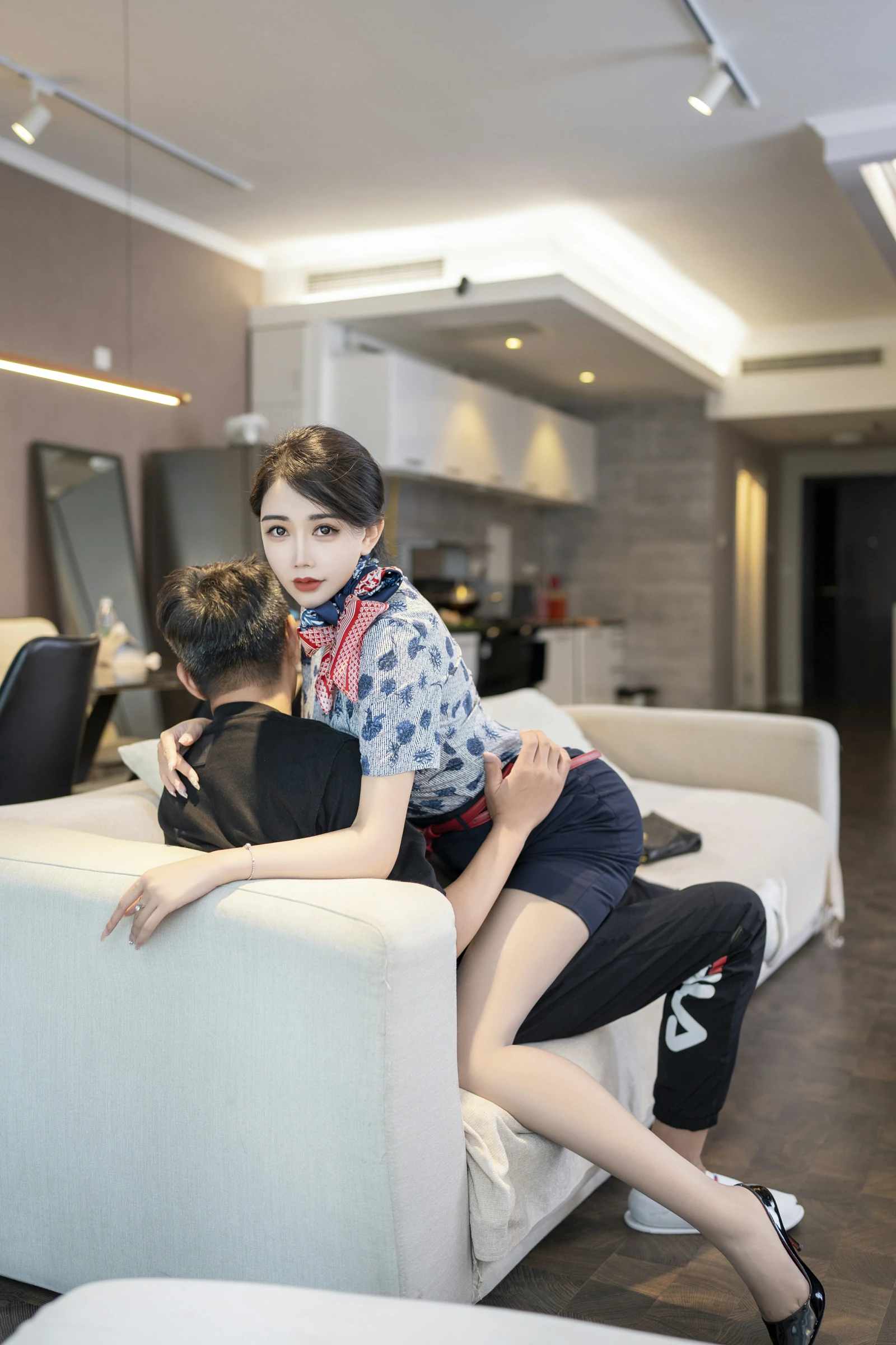 [秀人内购] 李若汐 诱人私拍福利 空姐制服