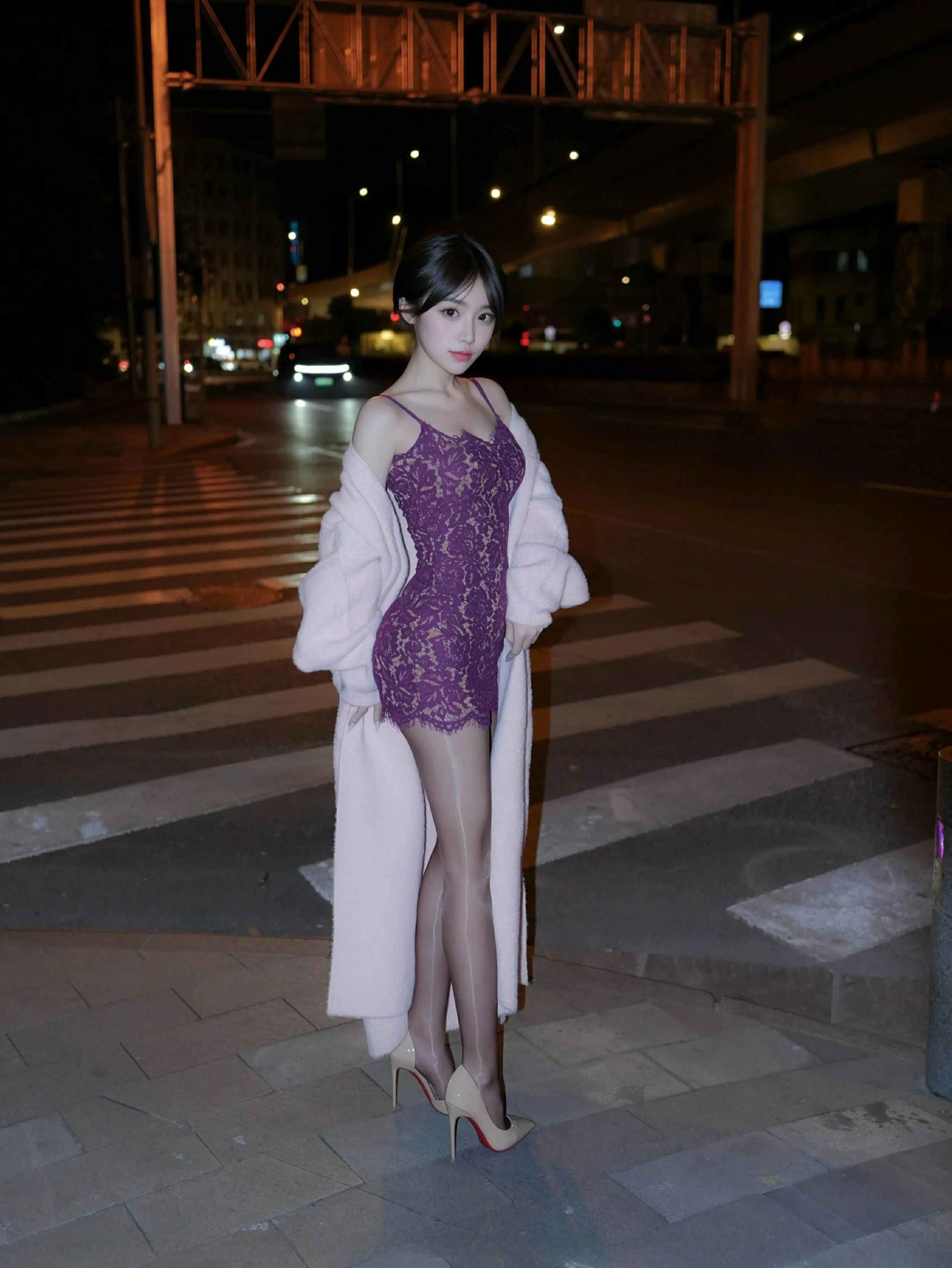 [XiuRen秀人网] 2025.05.27 No.10332 汁汁 紫色吊带短裙黑丝 性感写真 [53+1P]