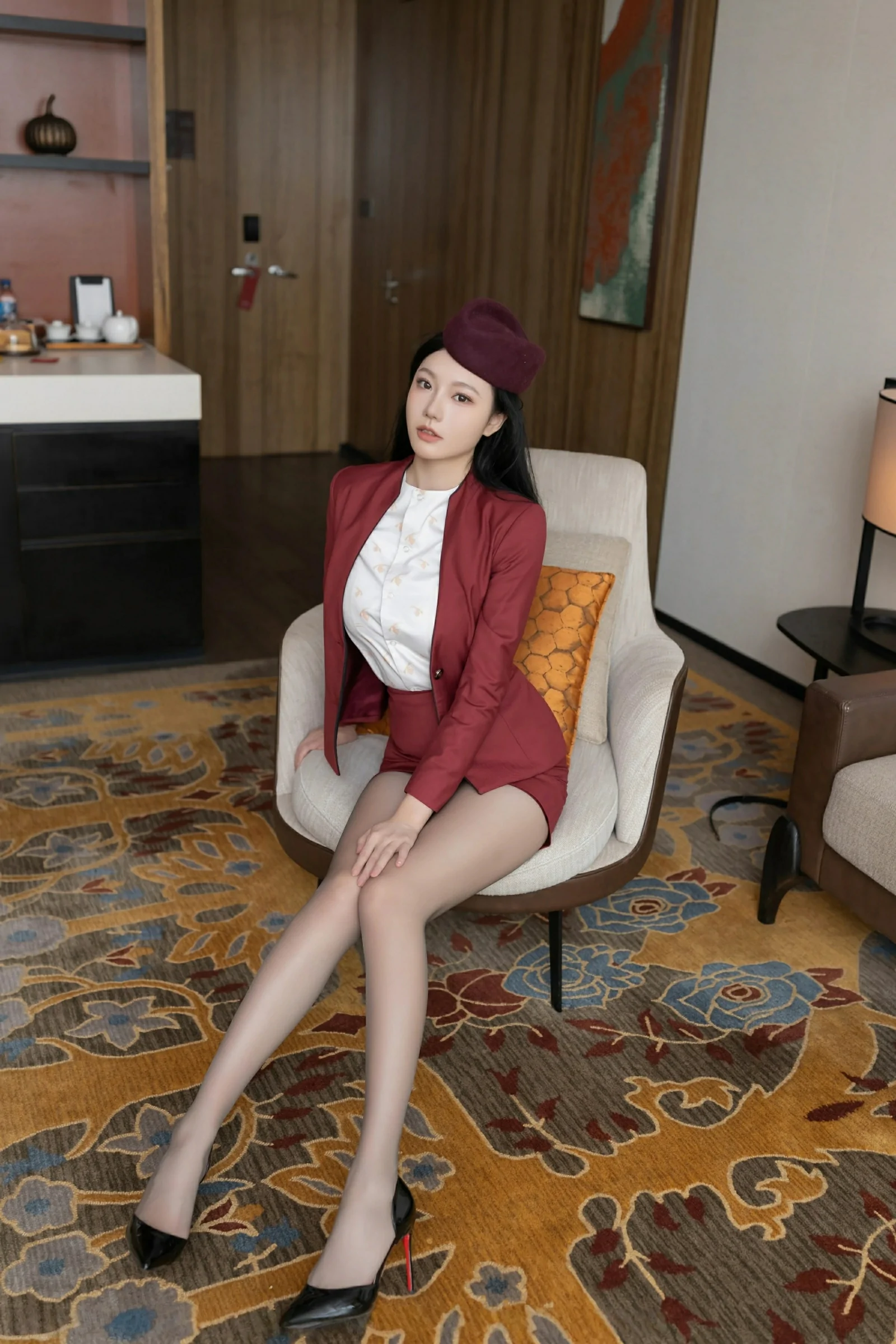 [XiuRen秀人网] 2025.05.27 No.10333 安然anran 性感红色空姐制服 黄色蕾丝内衣灰丝 长沙旅拍写真 [53+1P] 