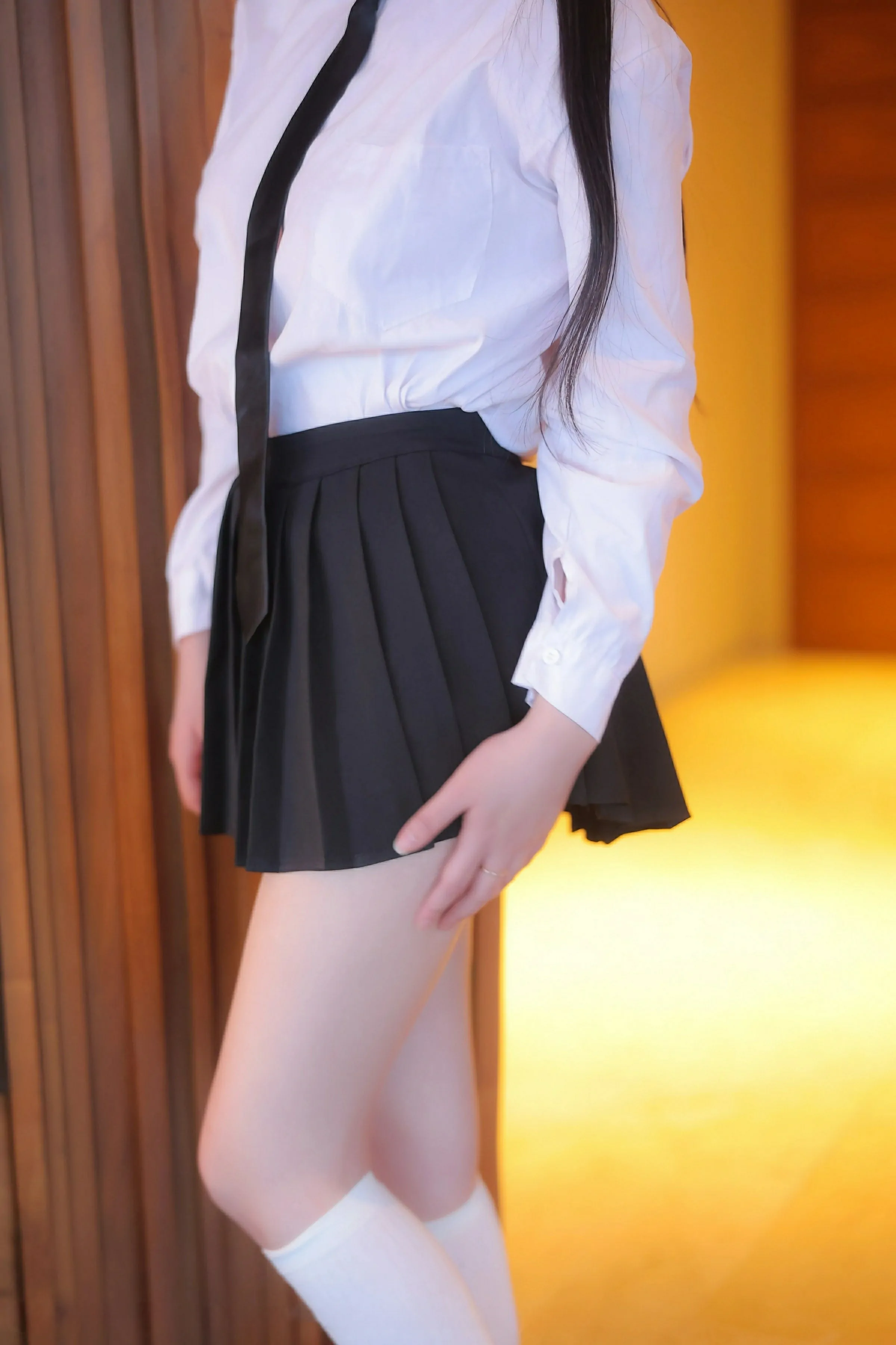 [XiuRen秀人网] 2025.05.28 No.10335 软情 白色衬衫 白色丝袜 性感写真 [64+1P]