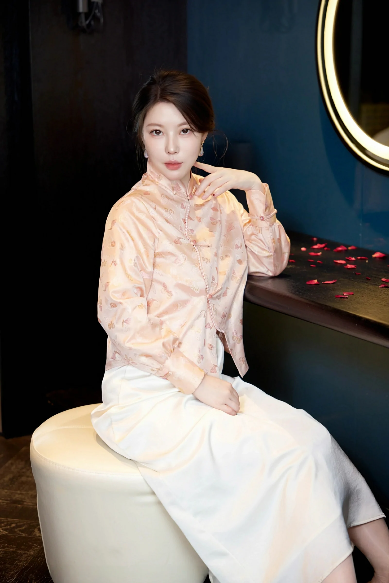 [XiuRen秀人网] 2025.05.29 No.10341 白茹雪abby 白色长裙 白色丝袜 性感写真 [72+1P]