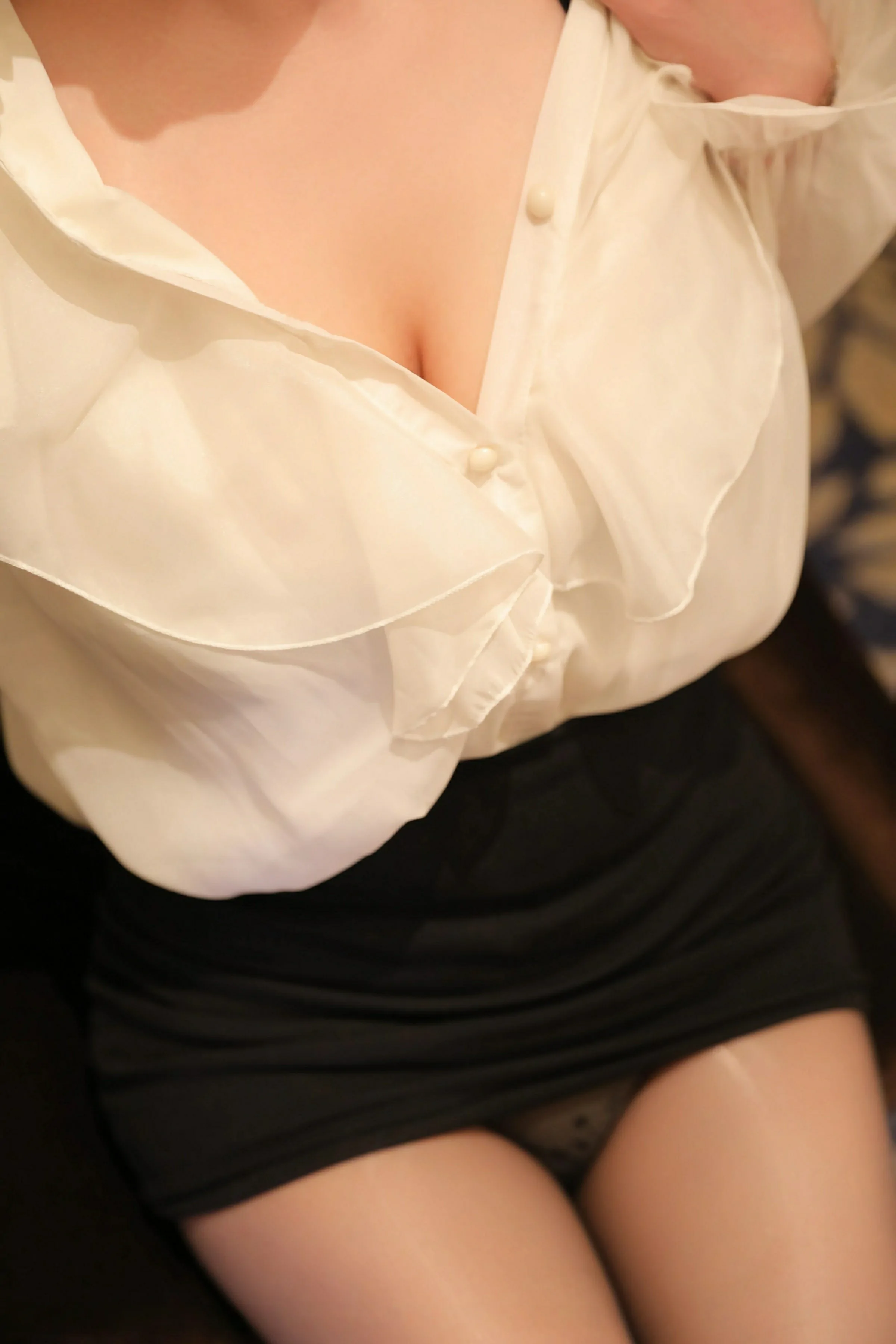 [XiuRen秀人网] 2025.05.29 No.10342 小肉肉咪 OL服饰 魅惑黑丝 性感写真 [74+1P] 
