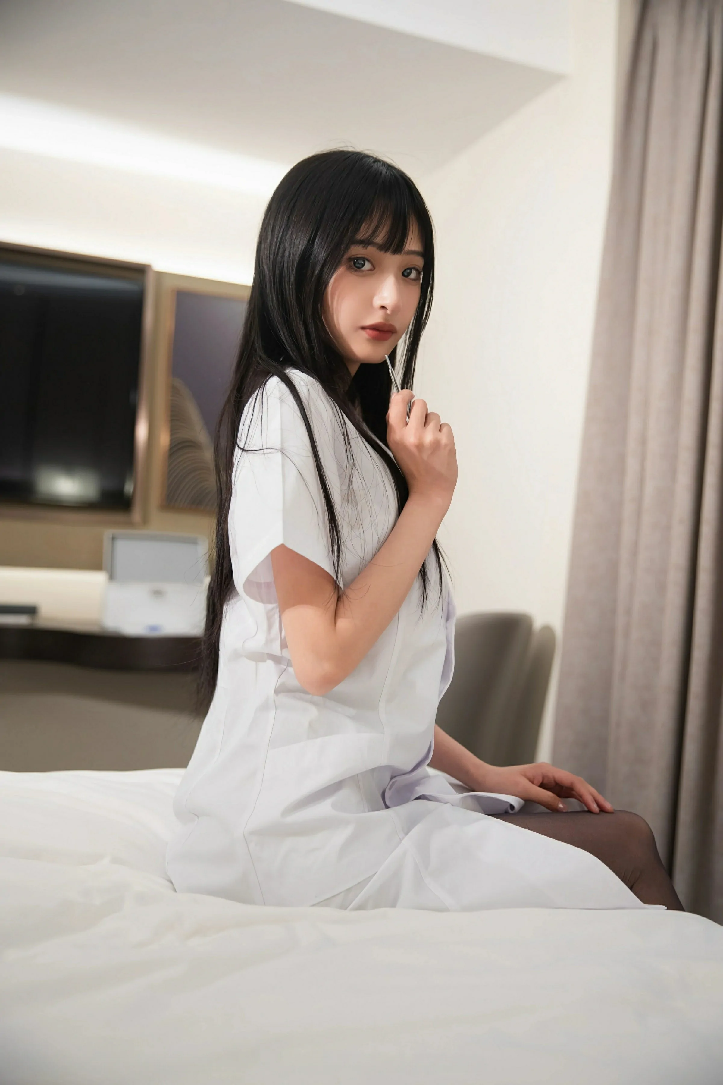 [XiuRen秀人网] 2025.06.06 No.10373 茂木希子 白色护士服 魅惑黑丝 性感写真 [80+1P]