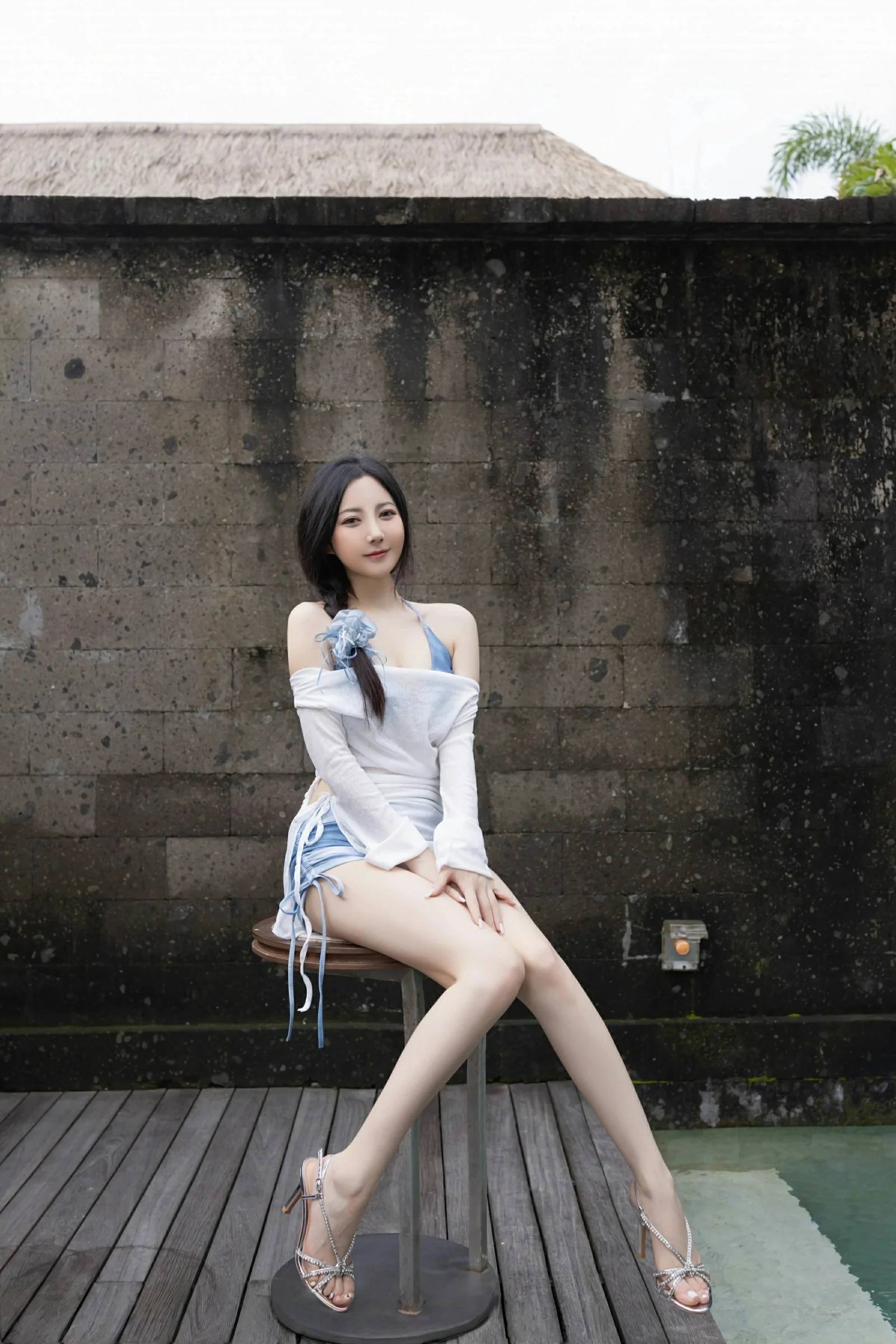 [XiuRen秀人网] 2025.06.06 No.10377 鱼子酱Fish 性感蓝色比基尼 印尼旅拍写真 [80+1P]