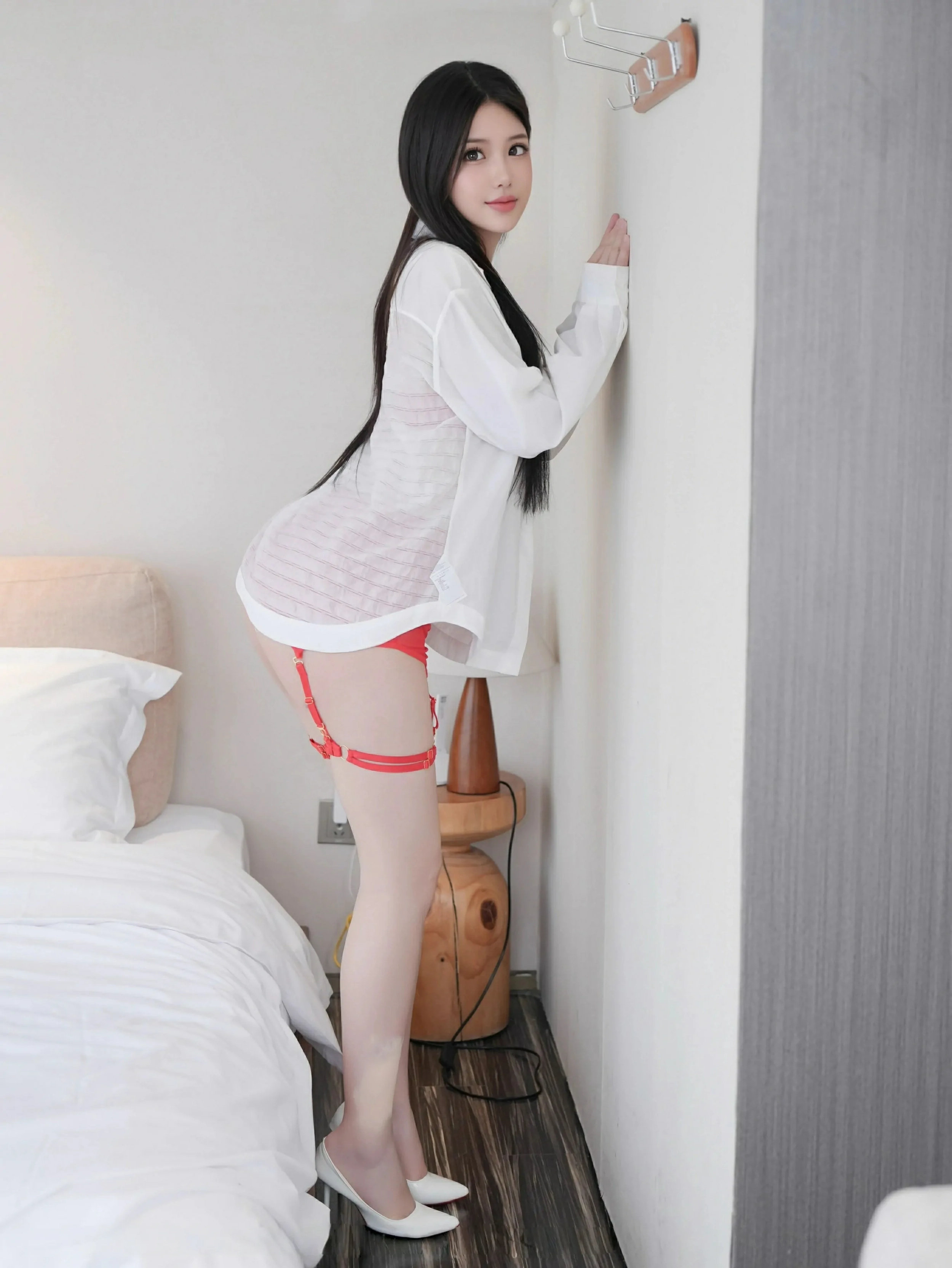 [XiuRen秀人网] 2025.06.11 No.10392 沐言妍妍酱～ 红色情趣内衣 性感写真 [76+1P]
