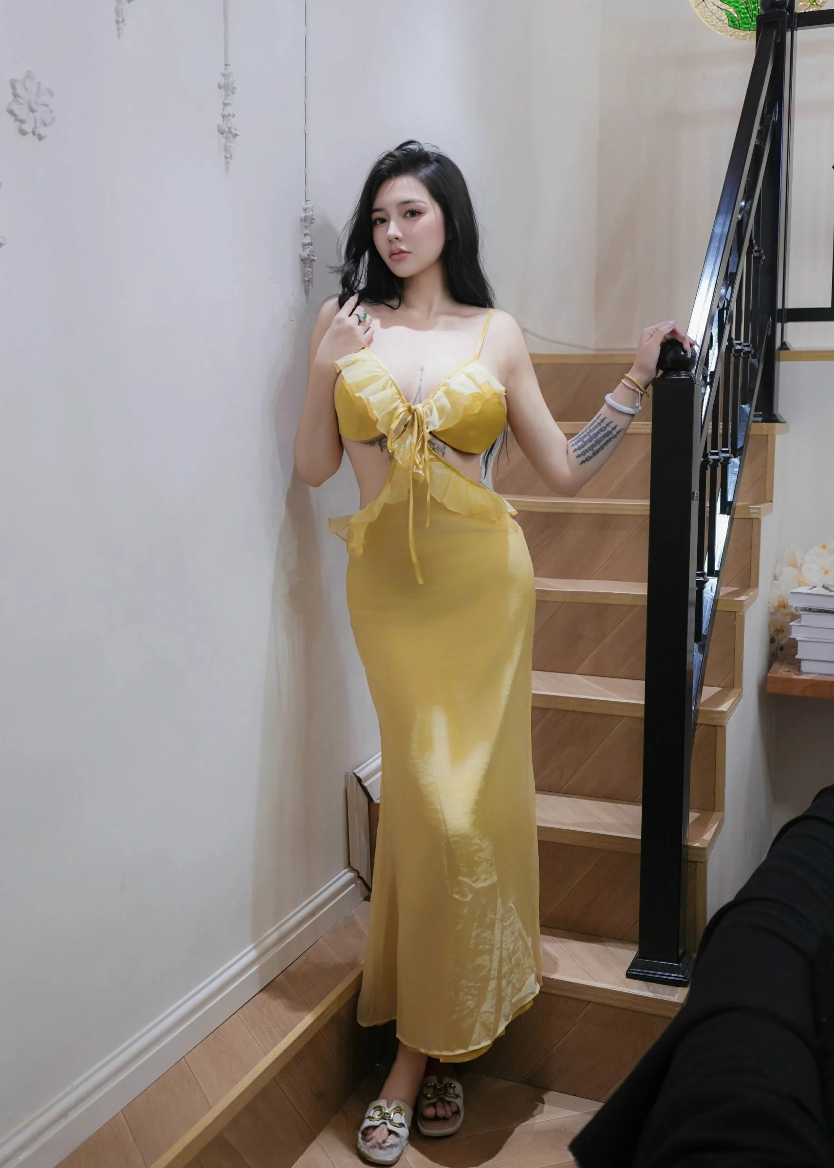 [XiuRen秀人网] 2025.06.11 No.10395 娜比 黄色吊带长裙 性感写真 [76+1P]