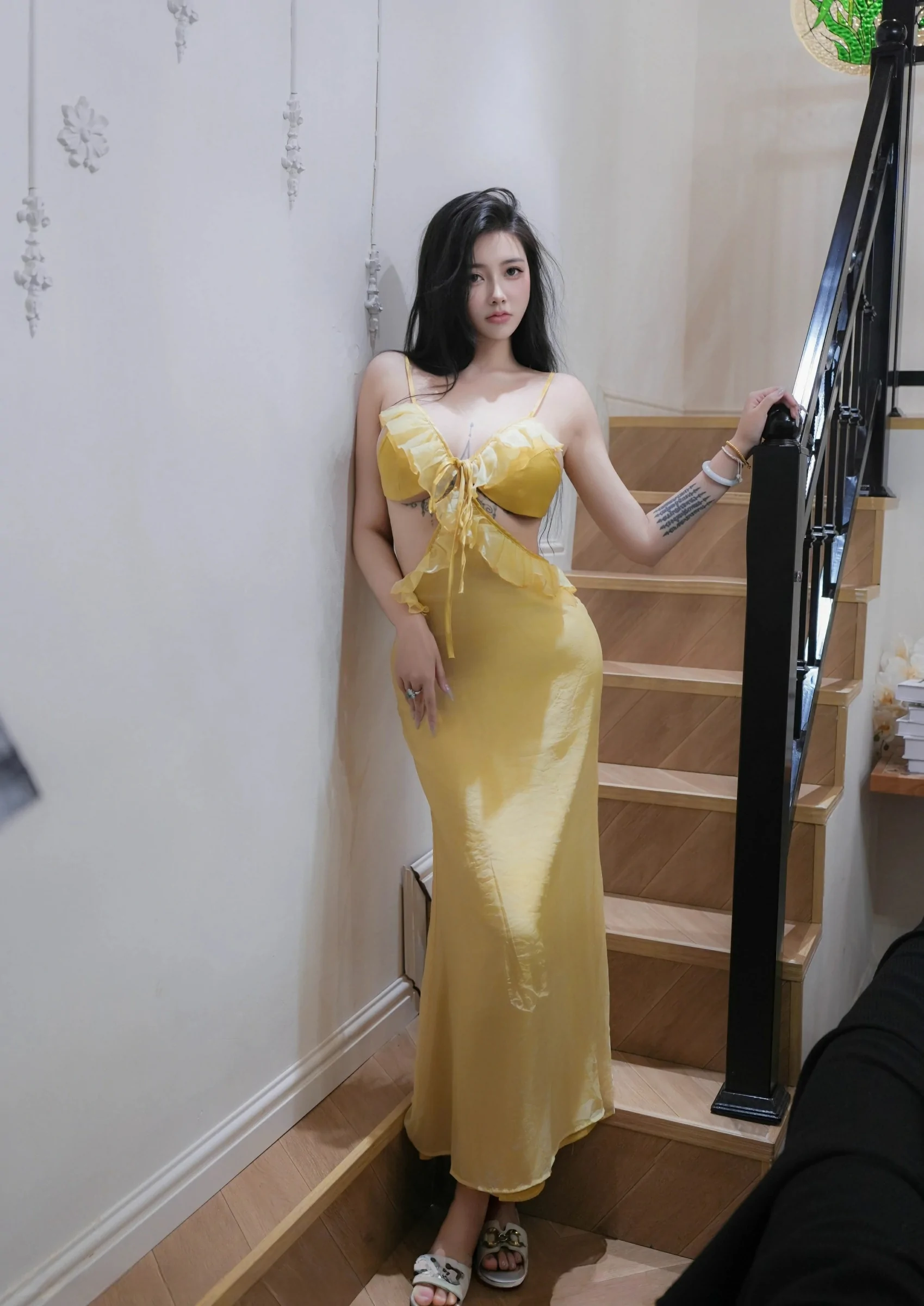 [XiuRen秀人网] 2025.06.11 No.10395 娜比 黄色吊带长裙 性感写真 [76+1P]