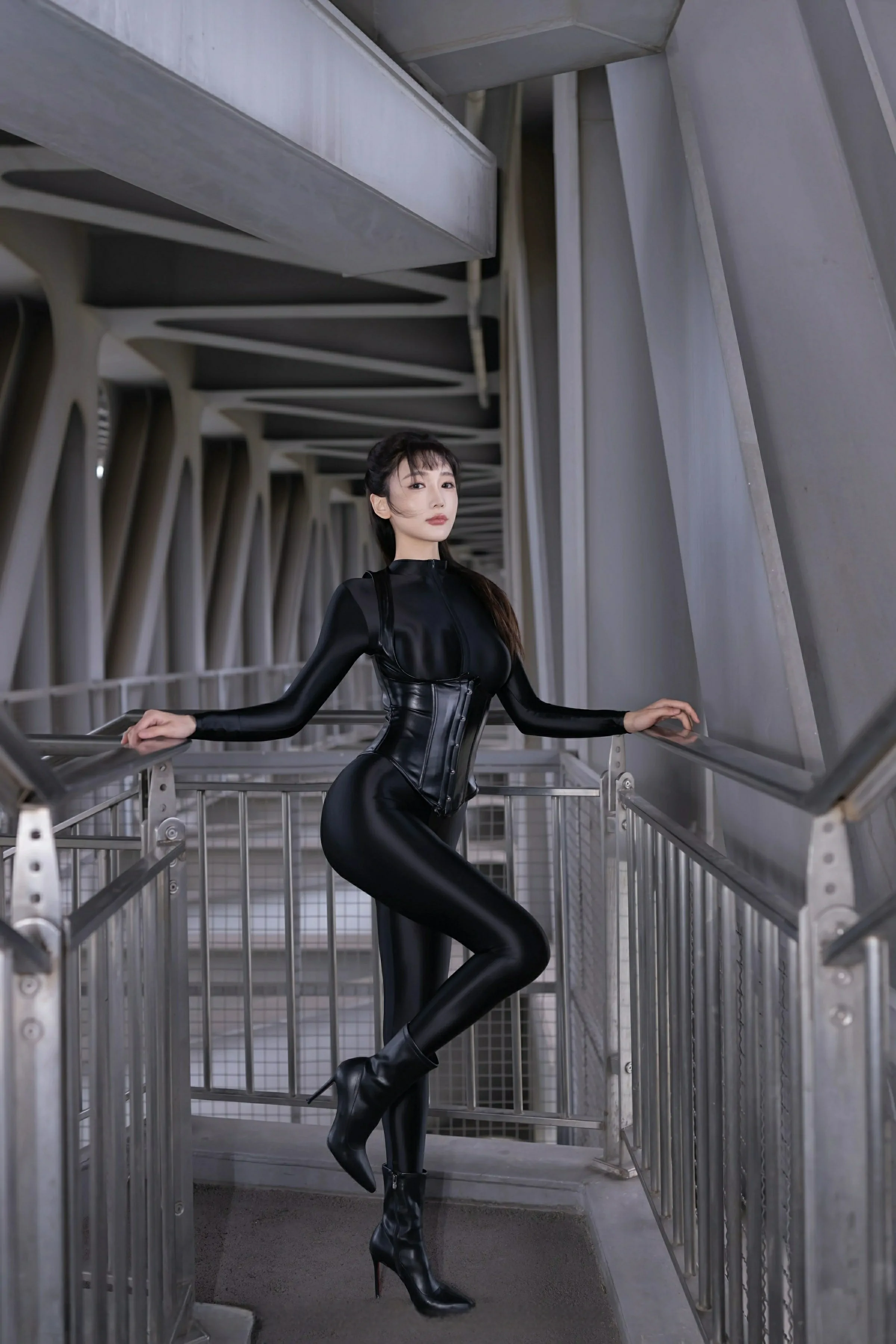 [XiuRen秀人网] 2025.06.12 No.10404 陆萱萱 黑色连体衣 性感魅惑黑丝 土耳其旅拍写真 [80+1P]