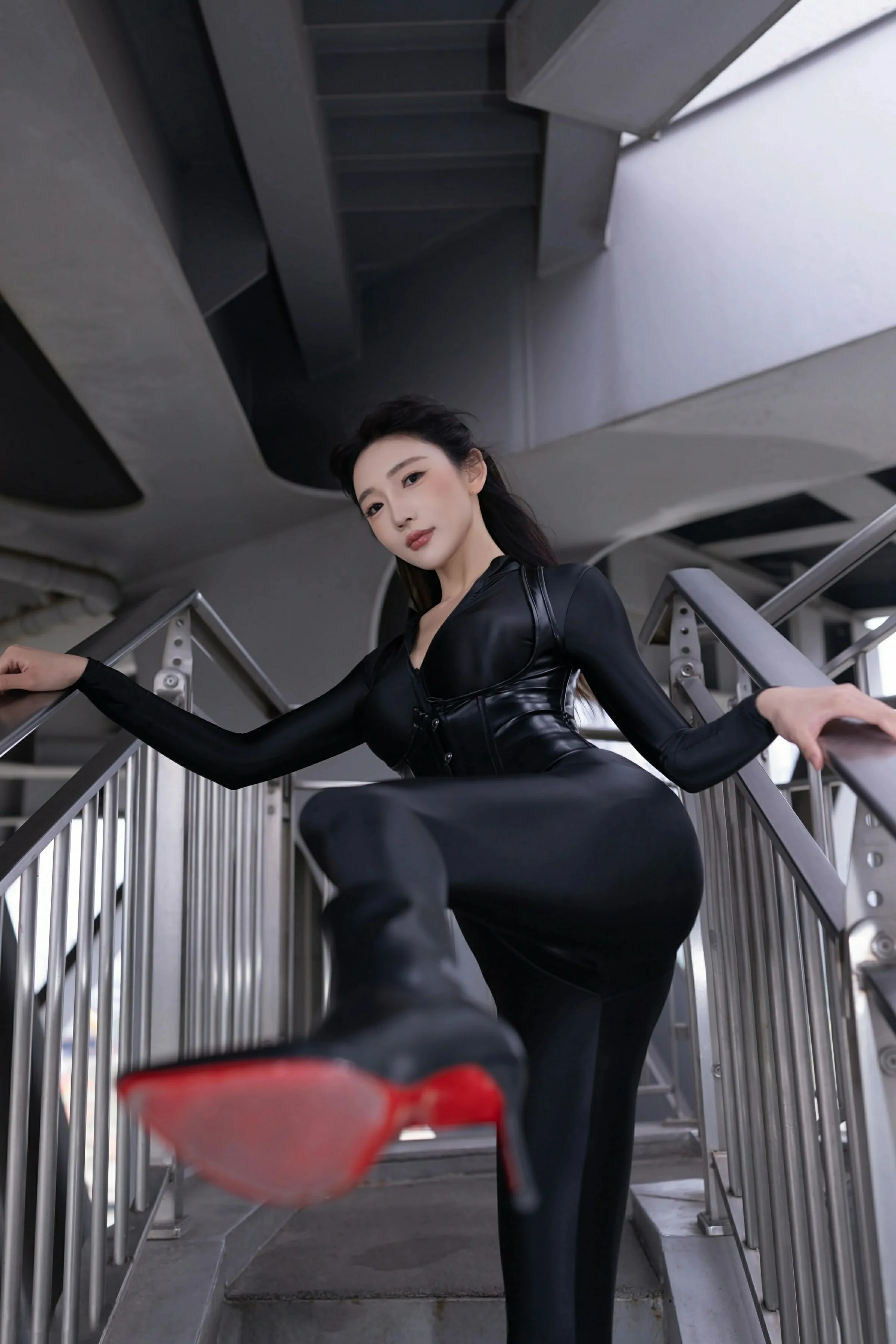 [XiuRen秀人网] 2025.06.12 No.10404 陆萱萱 黑色连体衣 性感魅惑黑丝 土耳其旅拍写真 [80+1P]