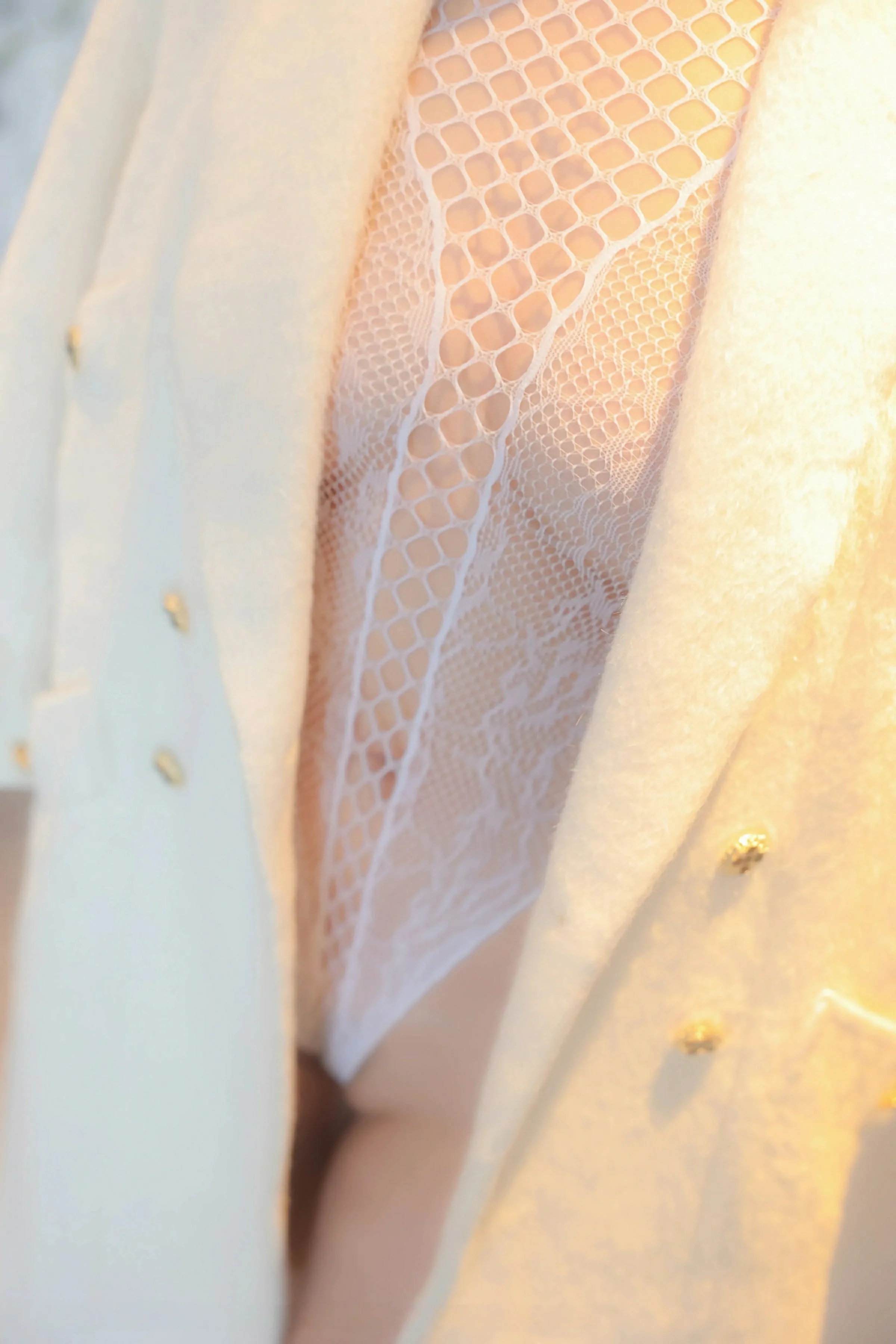 [XiuRen秀人网] 2025.06.24 No.10454 瓦达西 白色情趣服饰 白色丝袜 性感写真 [69+1P]