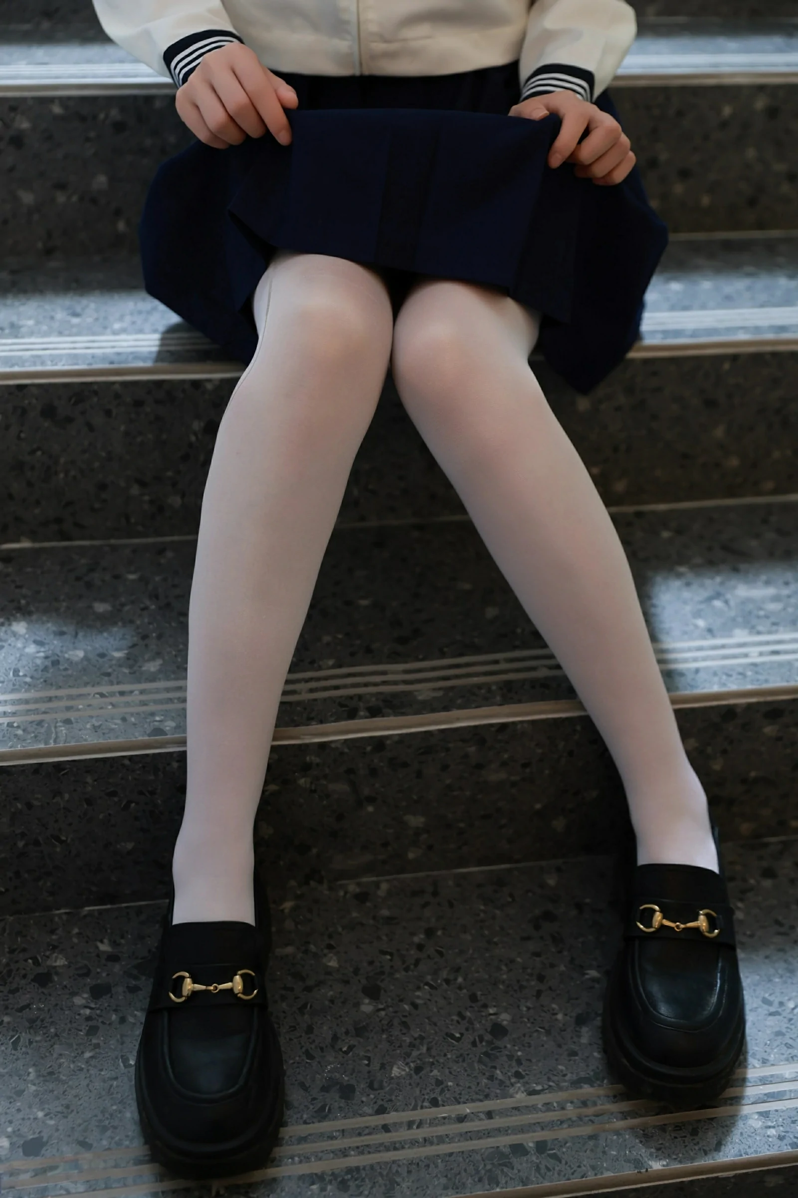 [XiuRen秀人网] 2025.06.25 No.10458 糯咪 新人首套写真 性感JK制服 [88+1P]