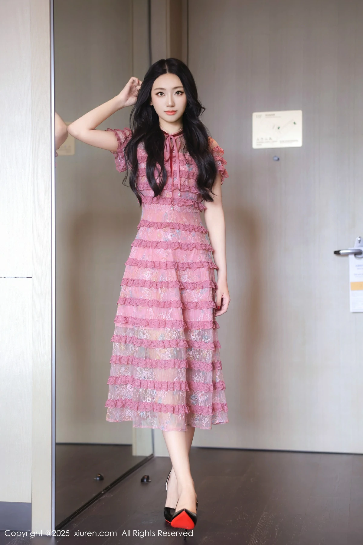 [XiuRen秀人网] 2025.06.25 No.10459 桑宁 紫色连衣短裙 魅惑黑丝 性感写真 [77+1P]
