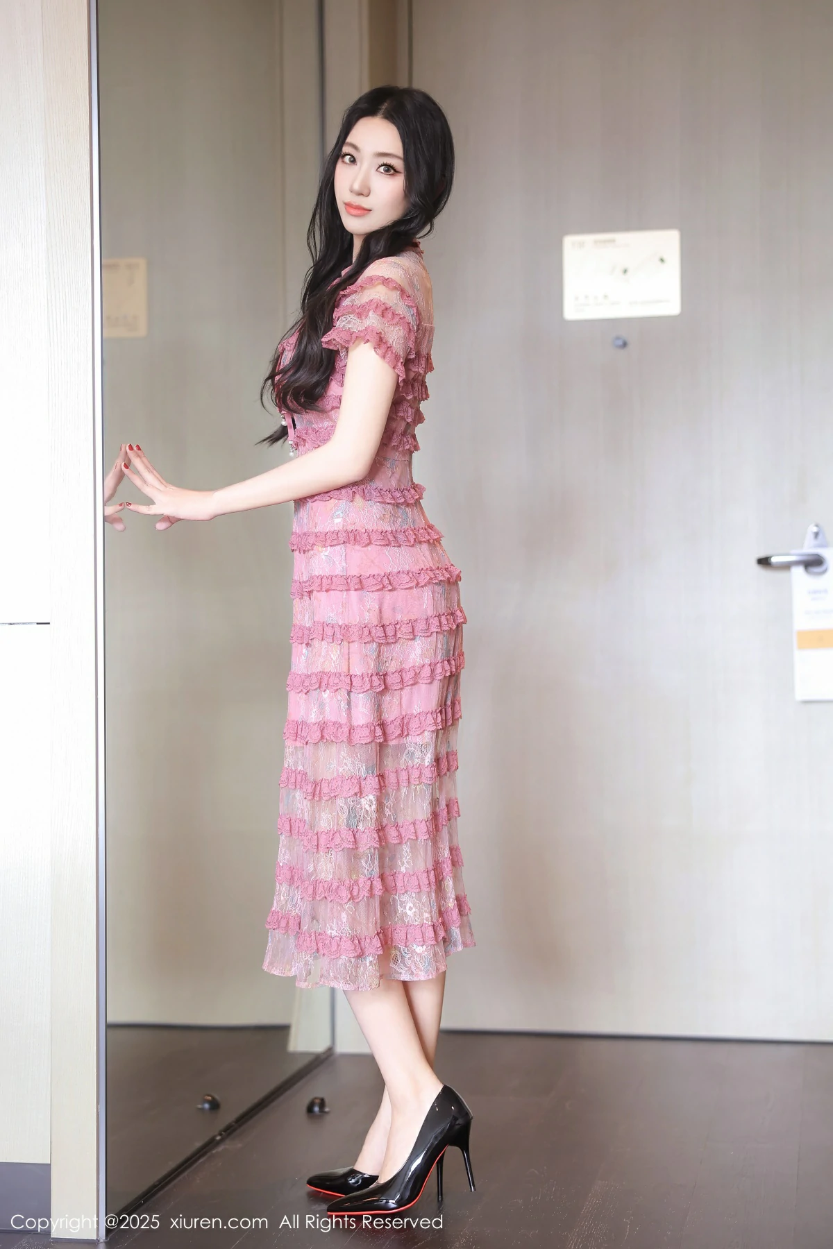 [XiuRen秀人网] 2025.06.25 No.10459 桑宁 紫色连衣短裙 魅惑黑丝 性感写真 [77+1P]